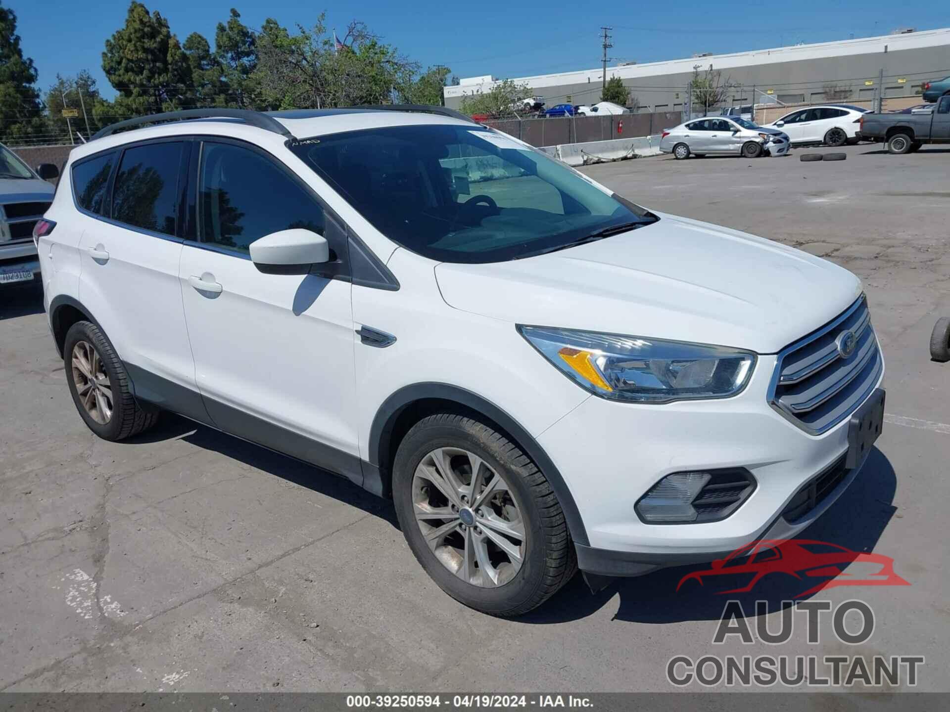 FORD ESCAPE 2018 - 1FMCU0GD1JUB28263