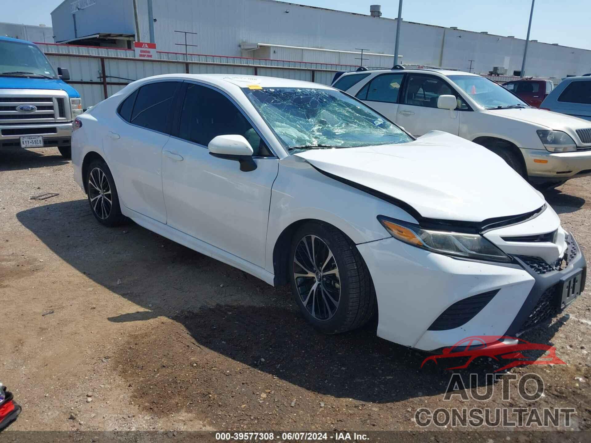 TOYOTA CAMRY 2018 - 4T1B11HK5JU585195