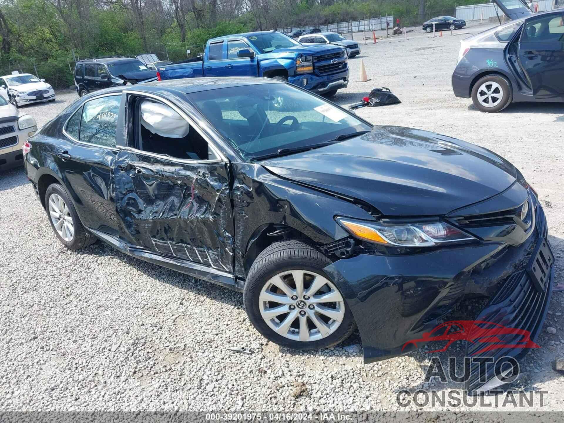 TOYOTA CAMRY 2018 - 4T1B11HK1JU068718