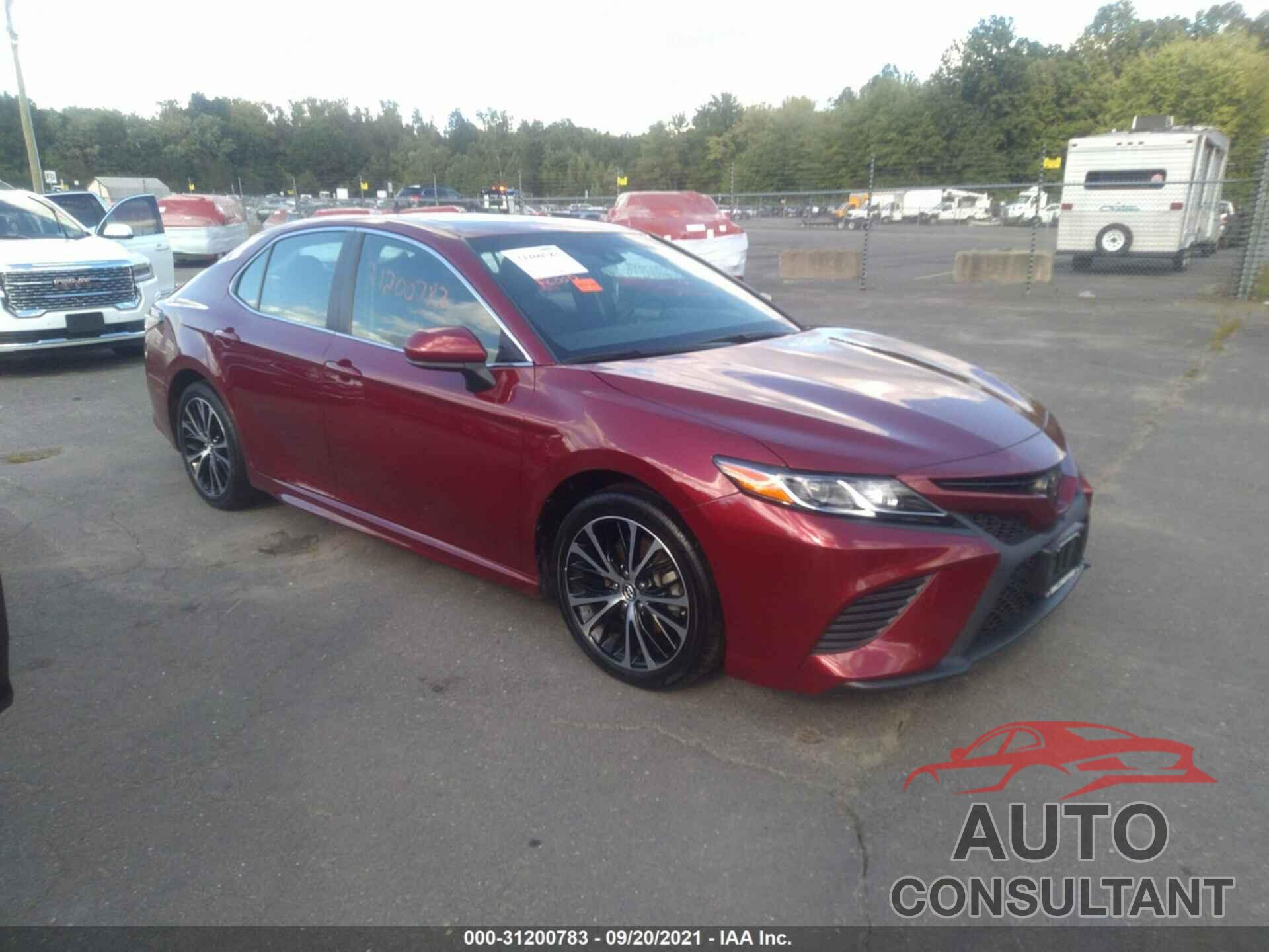 TOYOTA CAMRY 2018 - 4T1B11HK8JU581013