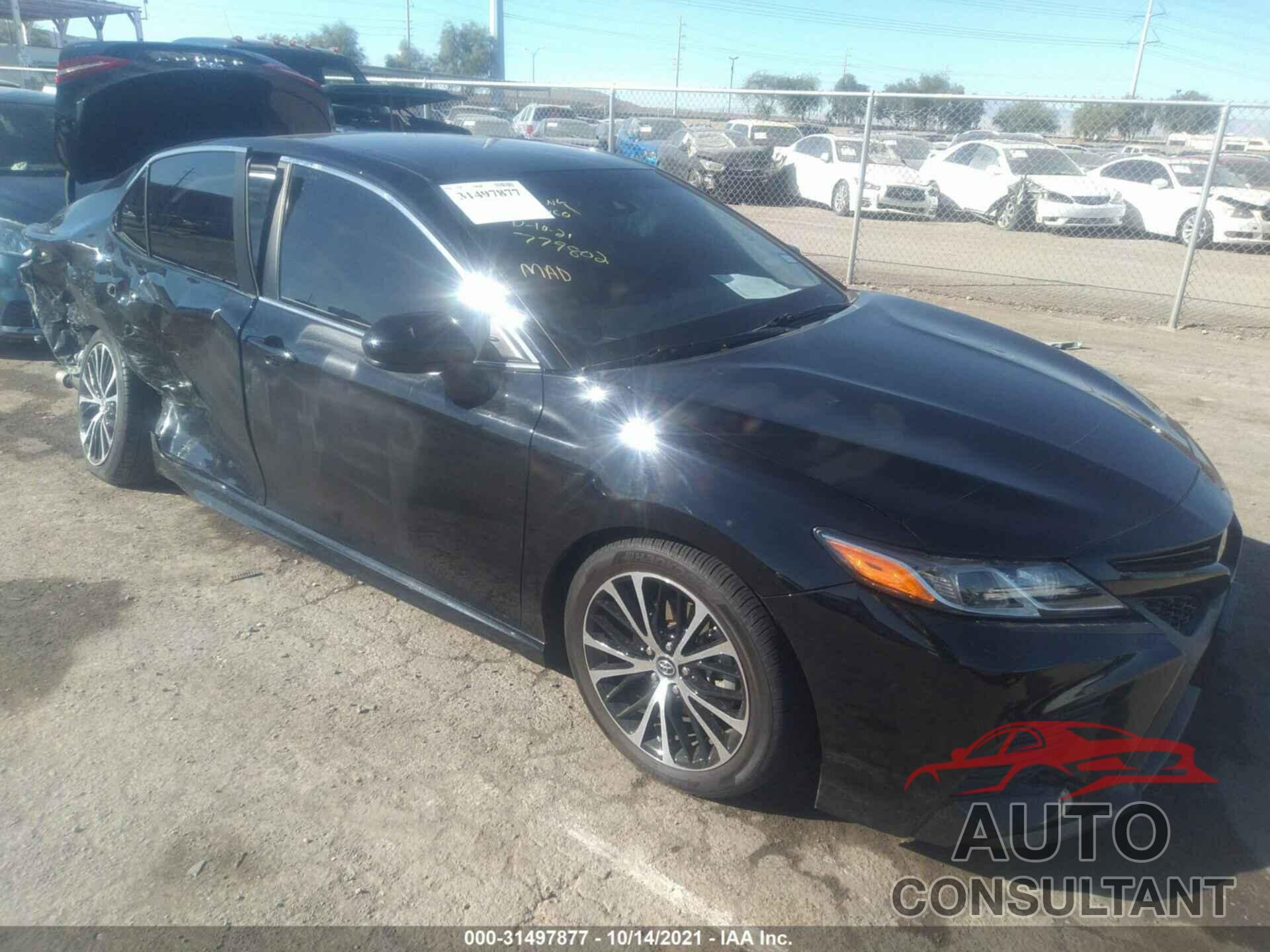 TOYOTA CAMRY 2018 - 4T1B11HK0JU581264