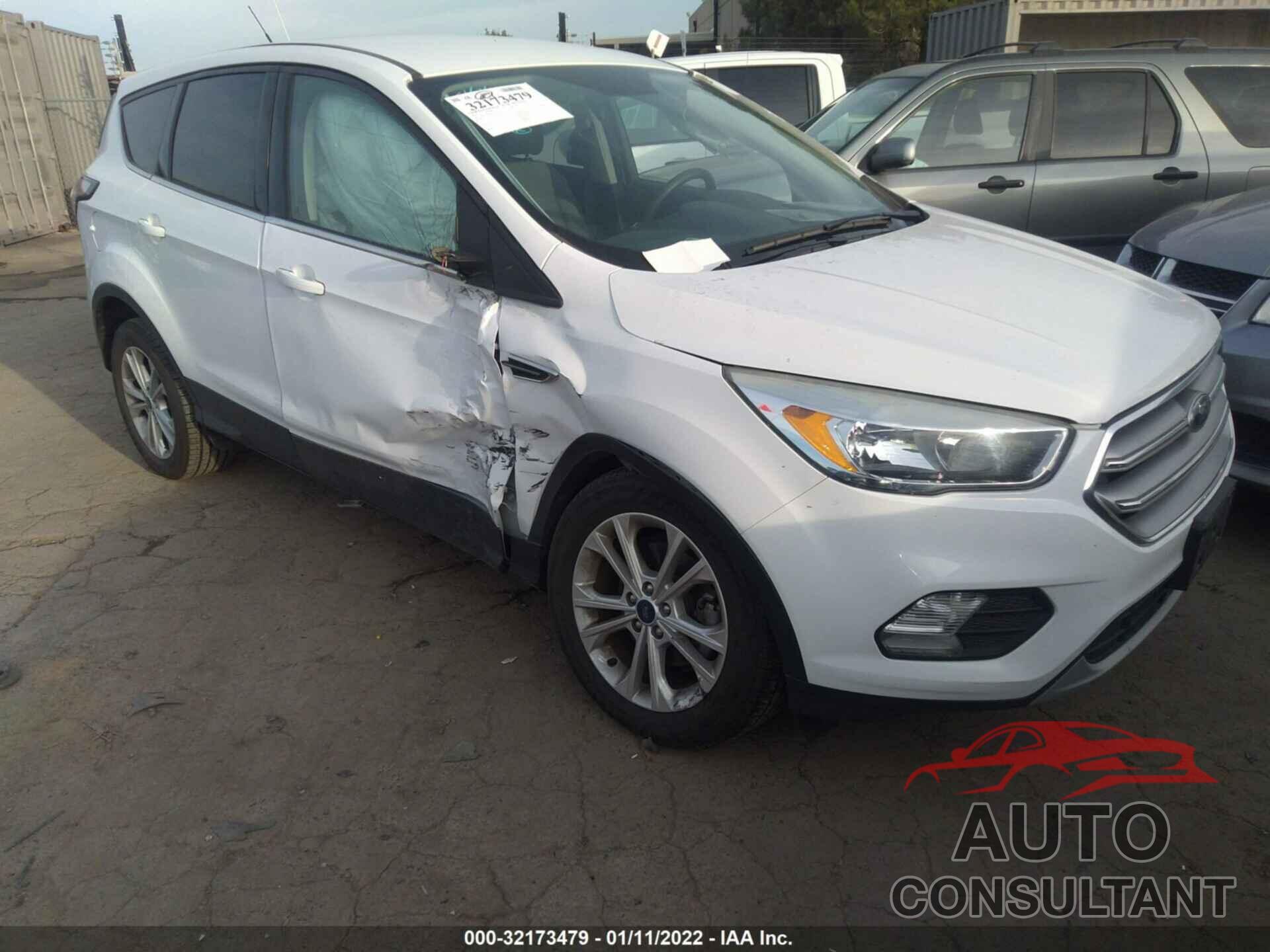 FORD ESCAPE 2017 - 1FMCU0GD2HUC35087