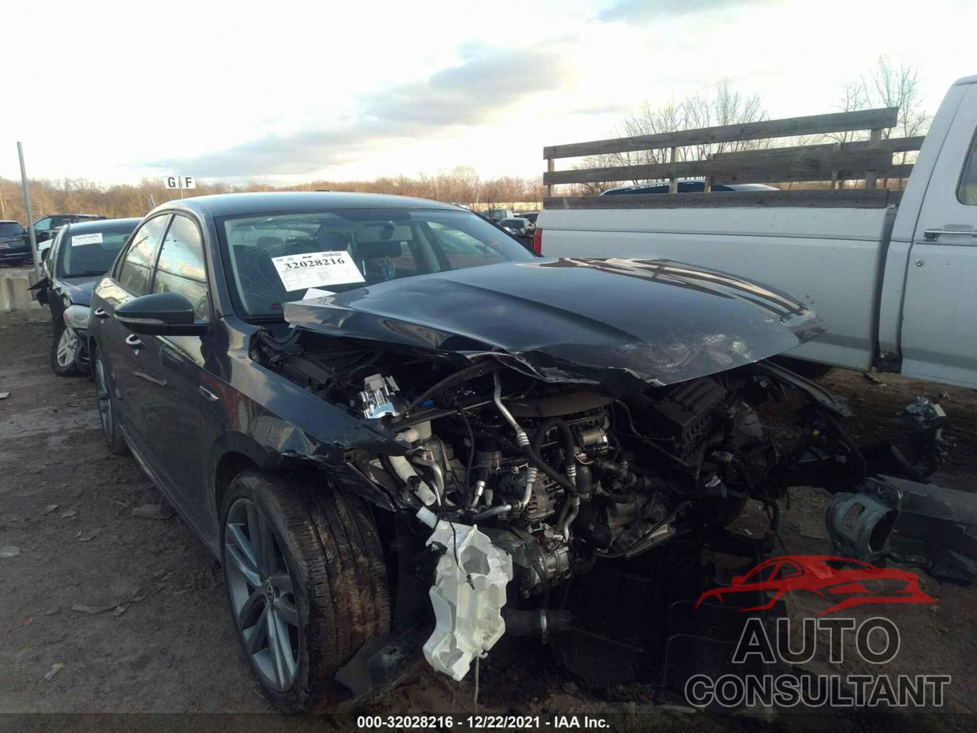 VOLKSWAGEN PASSAT 2018 - 1VWAA7A33JC029024