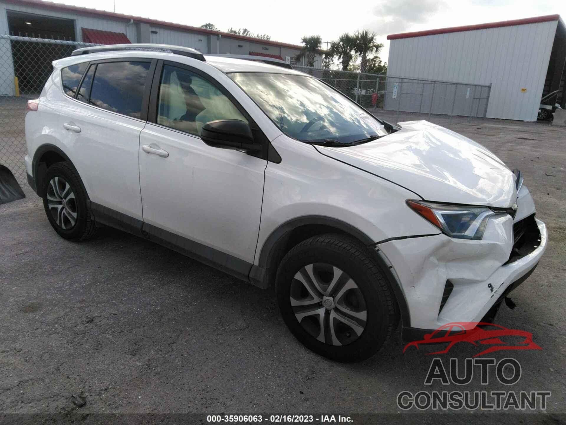 TOYOTA RAV4 2017 - JTMZFREV9HJ711071
