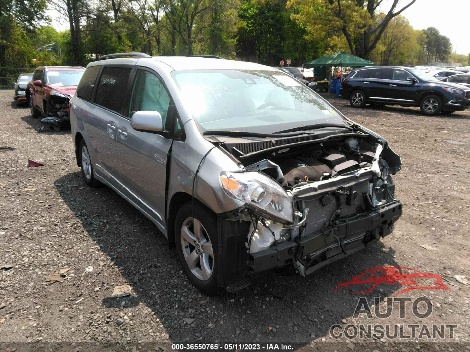 TOYOTA SIENNA 2019 - 5TDKZ3DC4KS008607