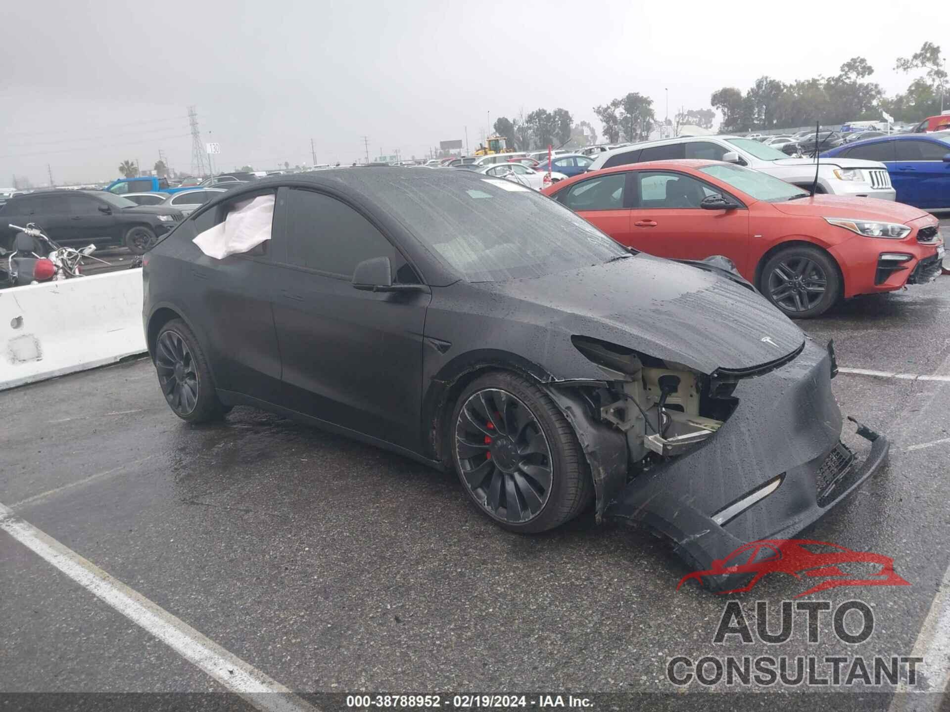 TESLA MODEL Y 2023 - 7SAYGDEF6PF684408