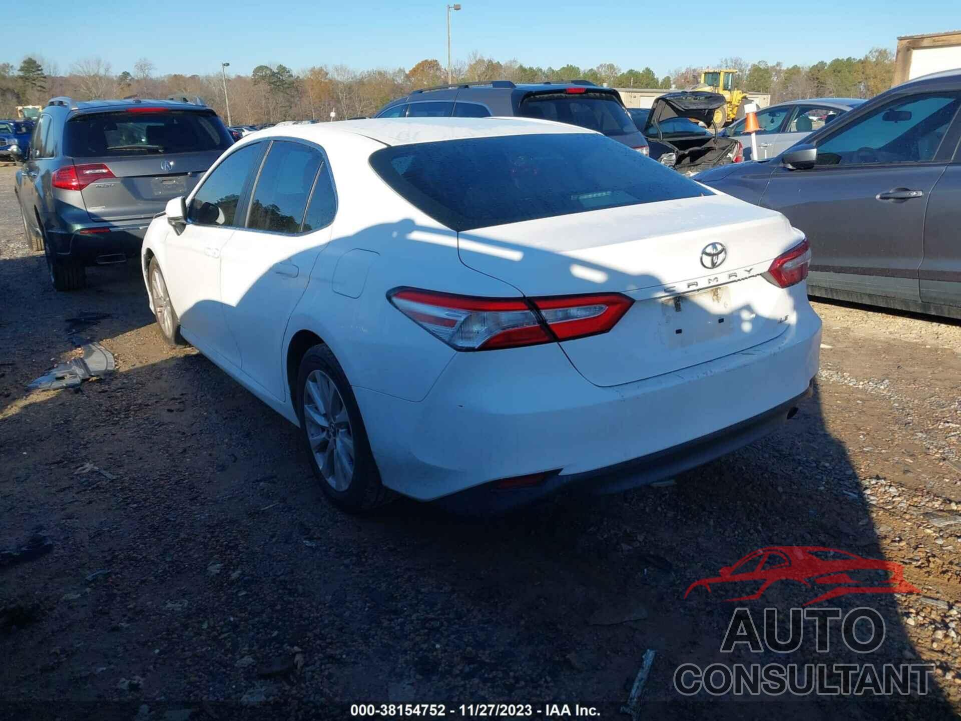 TOYOTA CAMRY 2018 - 4T1B11HK1JU588711