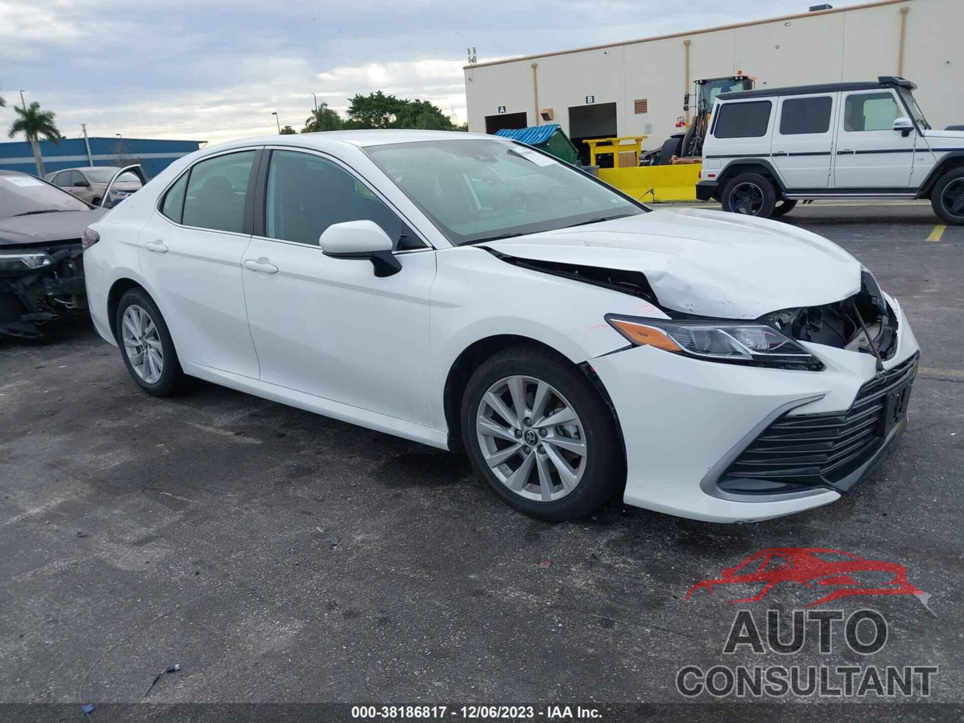 TOYOTA CAMRY 2022 - 4T1C11AK8NU013302