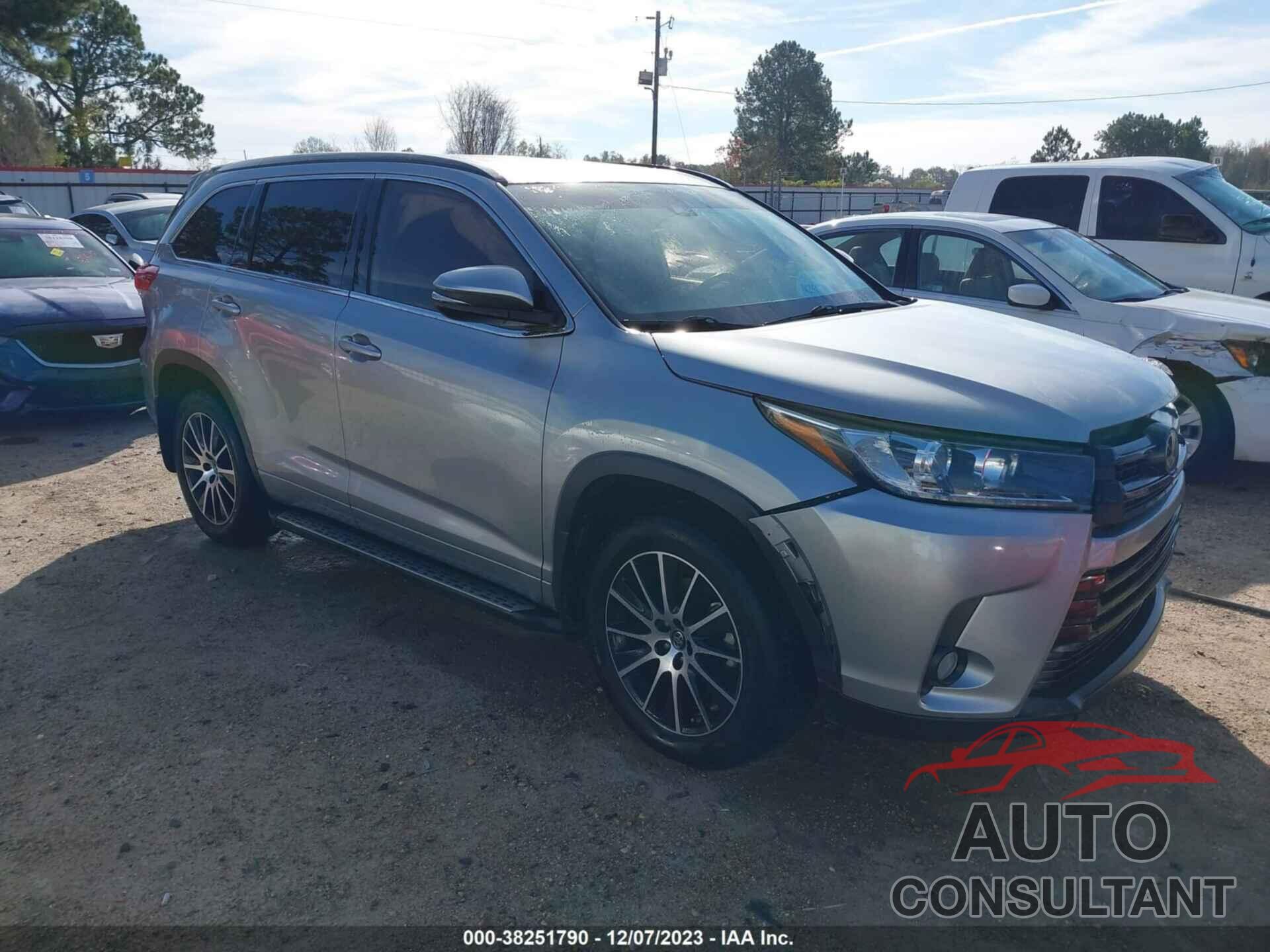 TOYOTA HIGHLANDER 2018 - 5TDKZRFH2JS538570