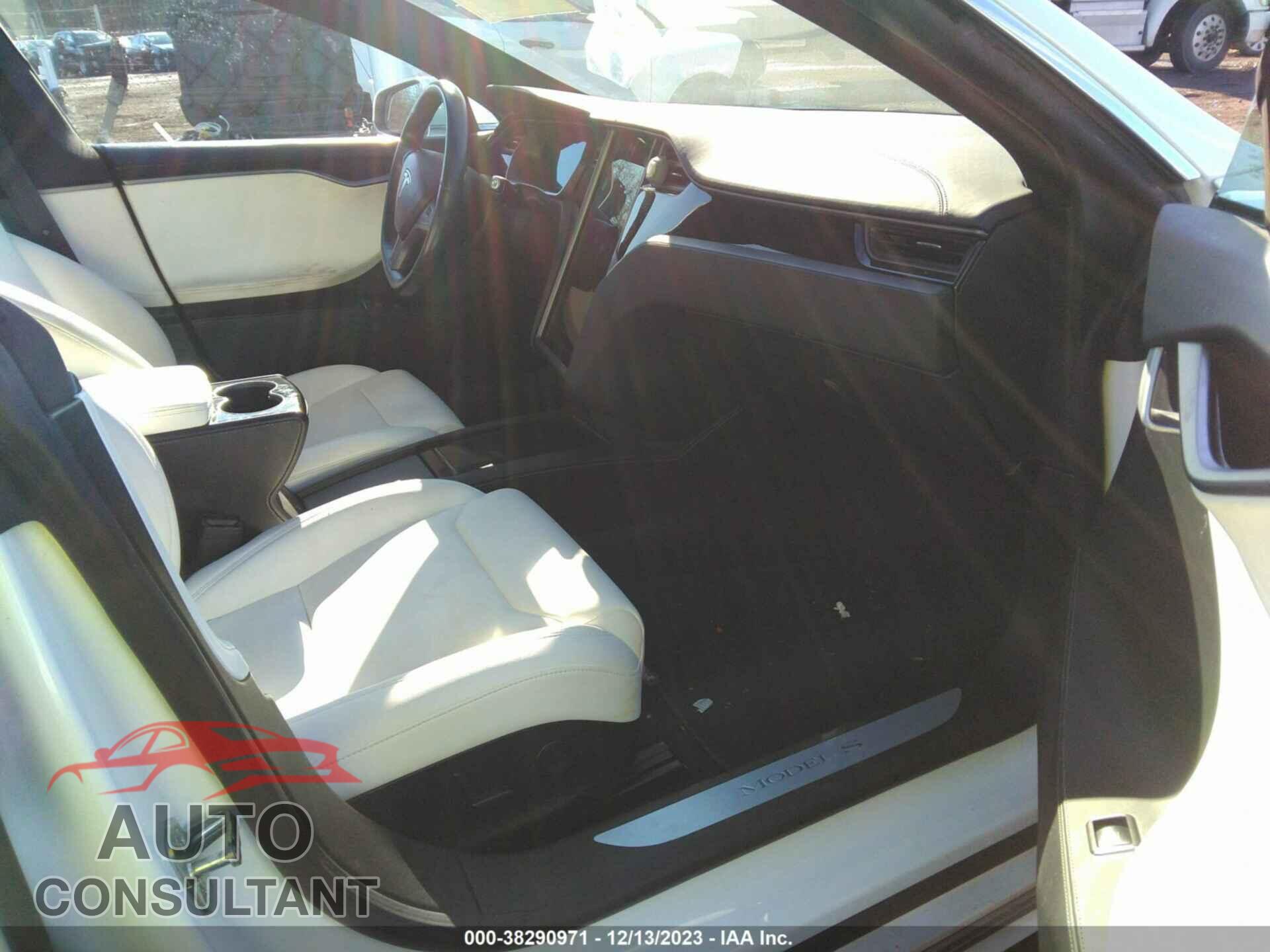 TESLA MODEL S 2019 - 5YJSA1E25KF303995