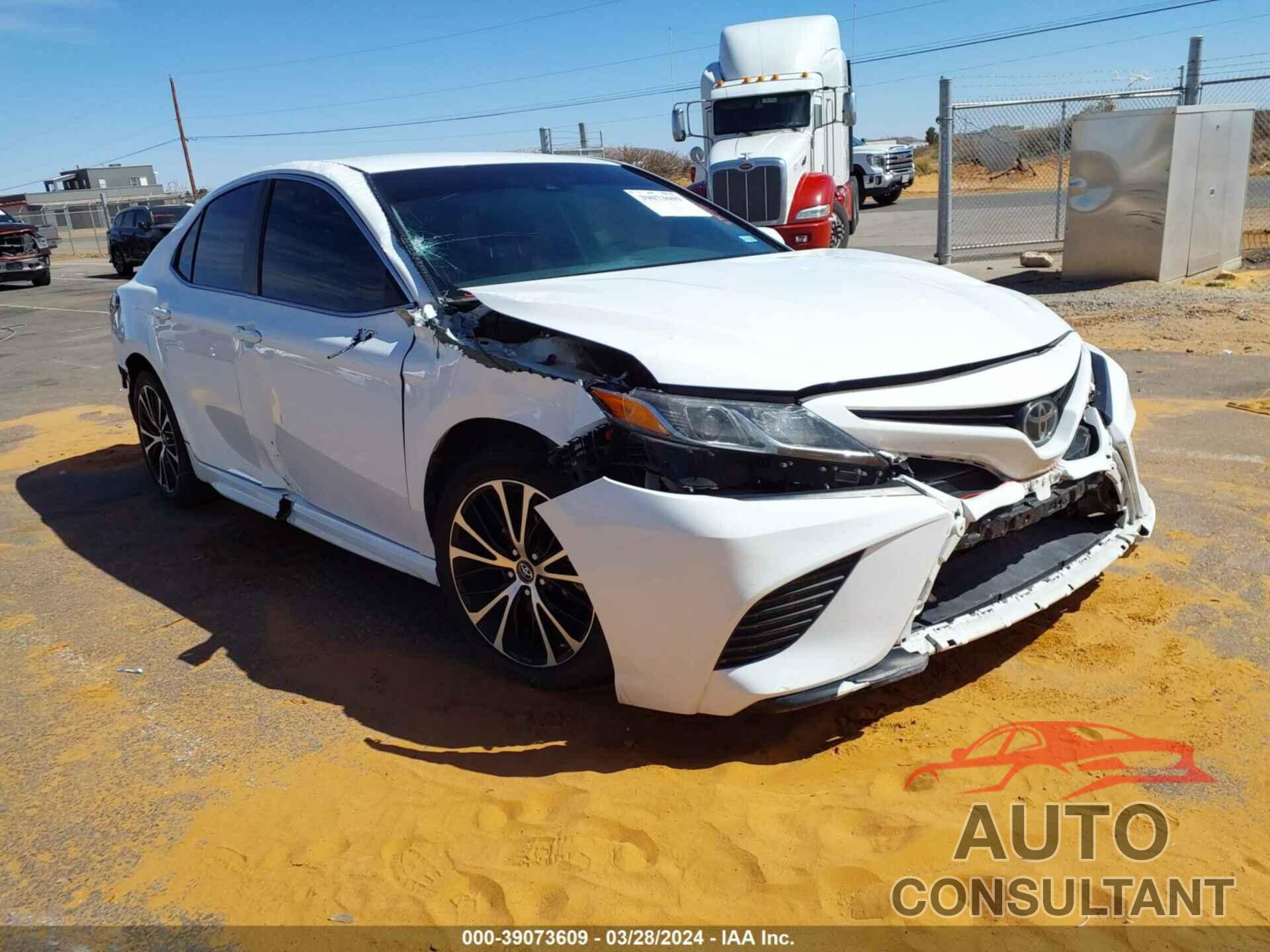 TOYOTA CAMRY 2018 - 4T1B11HK7JU641945