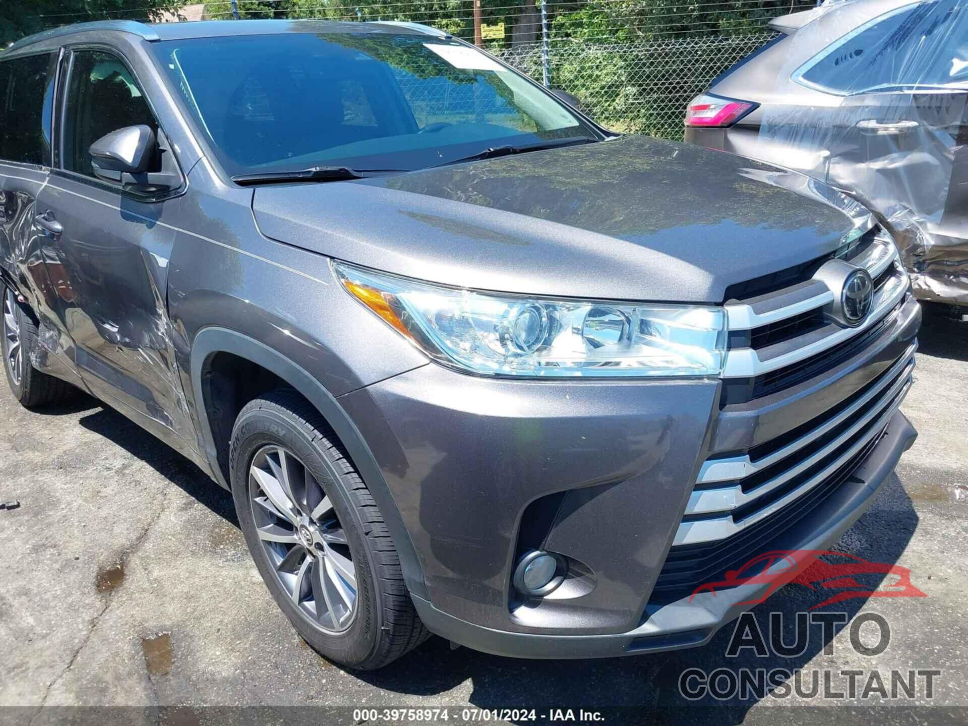 TOYOTA HIGHLANDER 2018 - 5TDKZRFH2JS528797