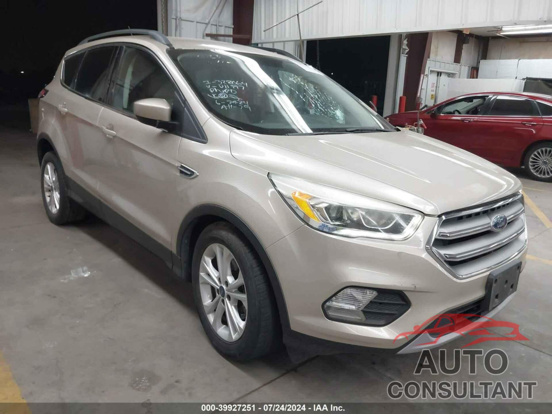 FORD ESCAPE 2017 - 1FMCU0GD5HUD11997