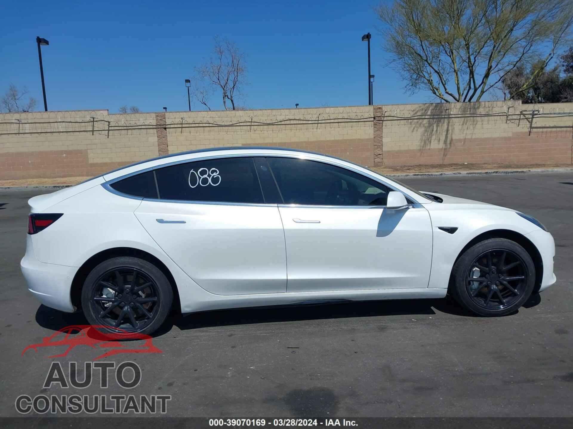 TESLA MODEL 3 2018 - 5YJ3E1EA3JF019716