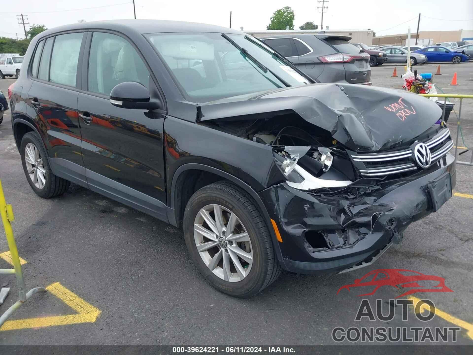 VOLKSWAGEN TIGUAN 2017 - WVGAV7AX5HK049121