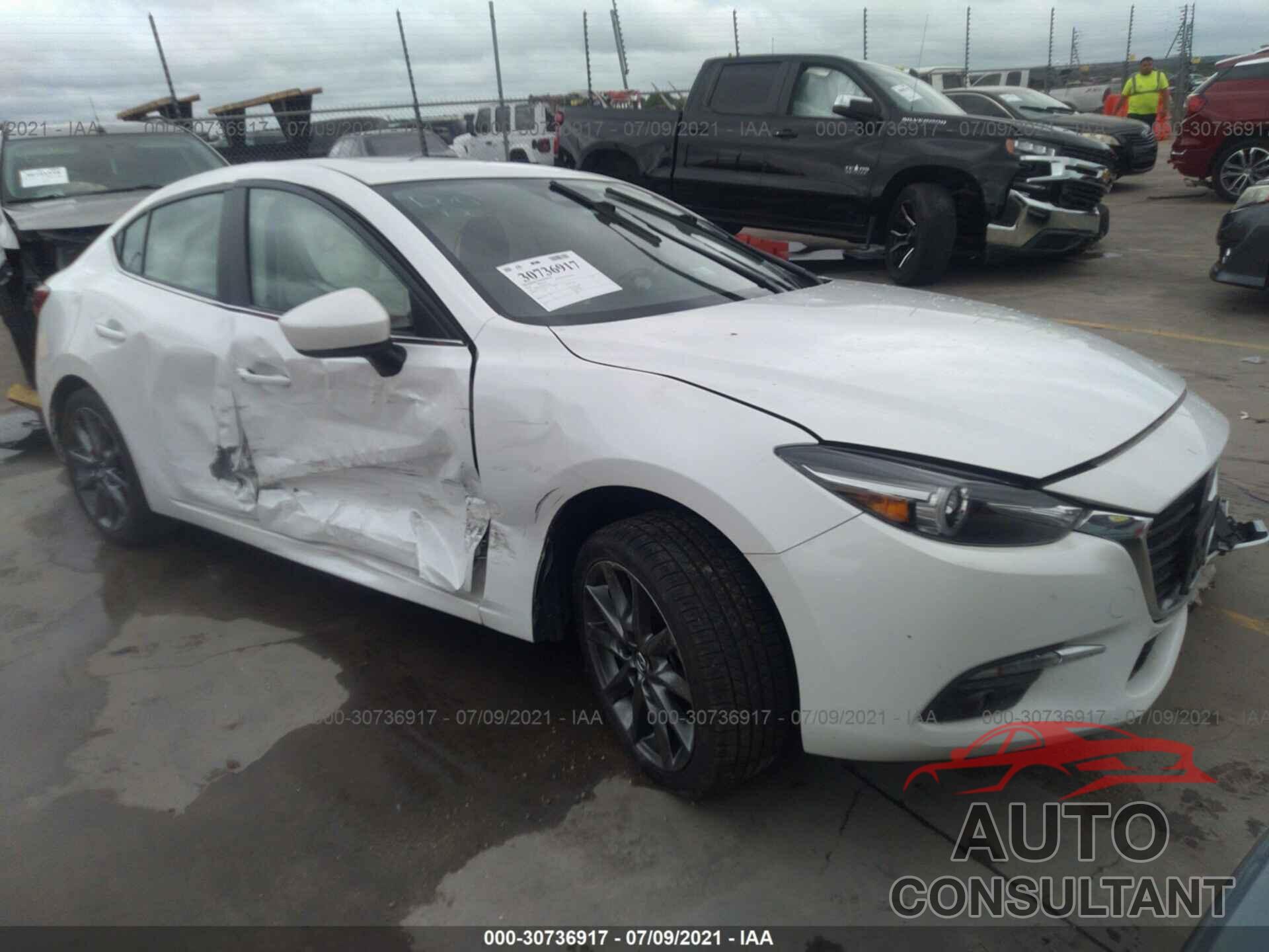MAZDA MAZDA3 4-DOOR 2018 - 3MZBN1W32JM229020
