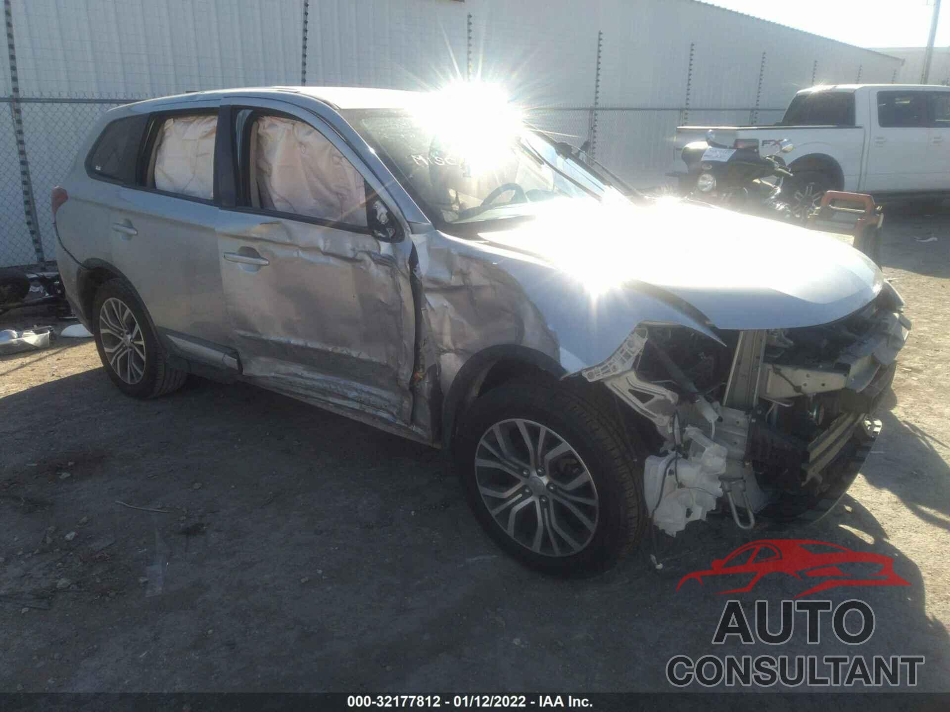 MITSUBISHI OUTLANDER 2018 - JA4AD3A37JJ005009