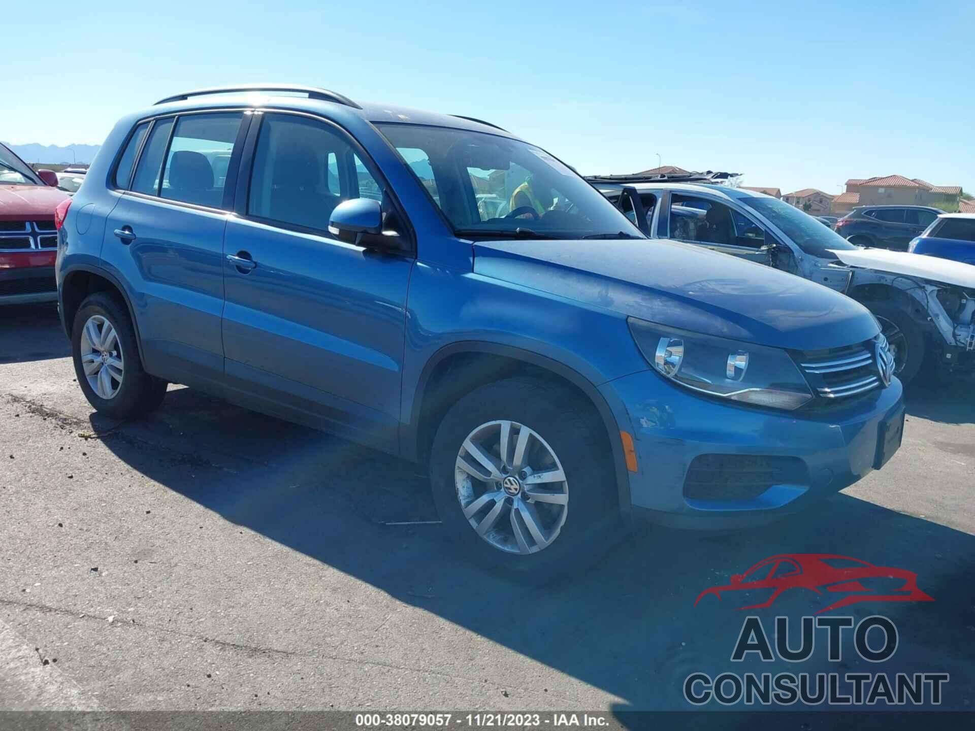 VOLKSWAGEN TIGUAN 2017 - WVGAV7AX1HK036253