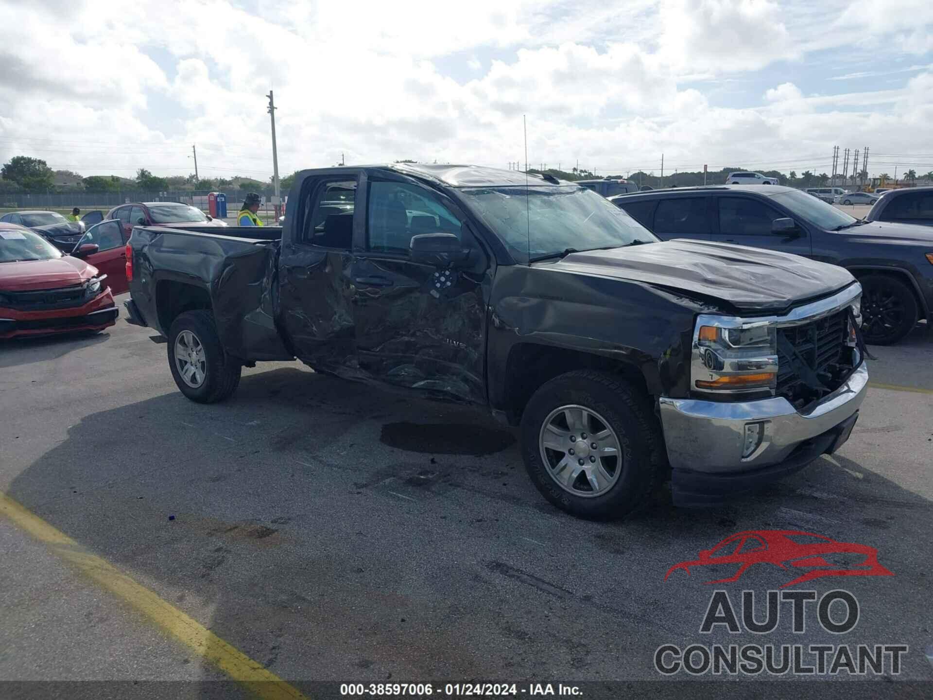 CHEVROLET SILVERADO 1500 2018 - 1GCVKREH7JZ285666