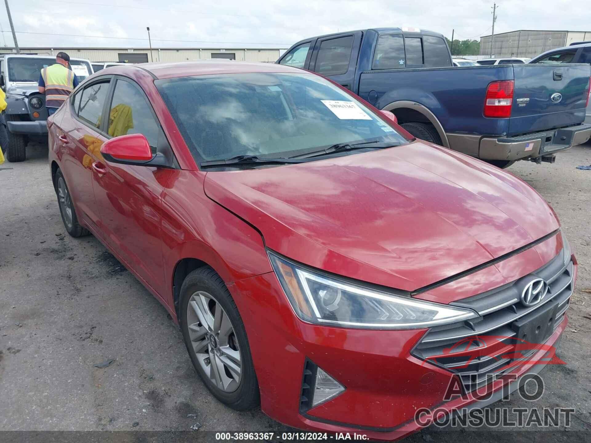 HYUNDAI ELANTRA 2019 - KMHD84LFXKU743449
