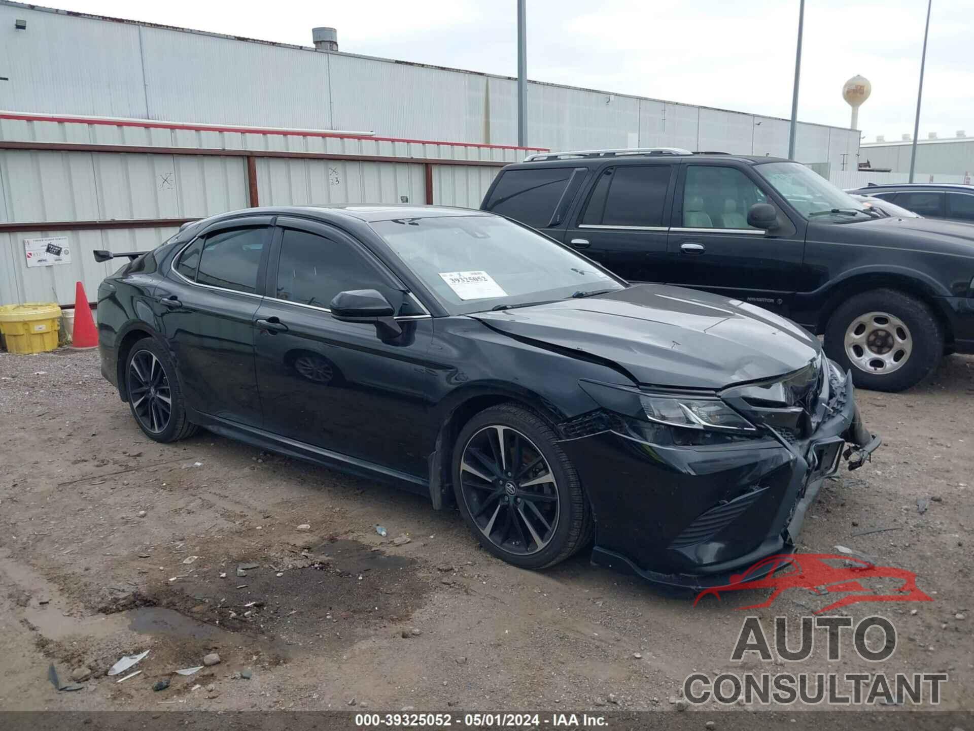 TOYOTA CAMRY 2018 - 4T1B11HK7JU580791