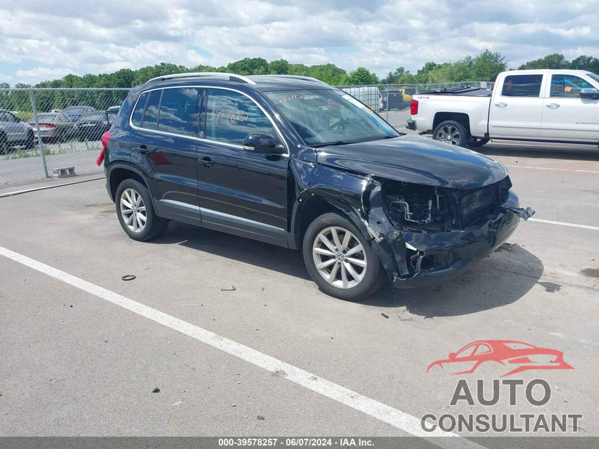 VOLKSWAGEN TIGUAN 2017 - WVGRV7AX3HK003029