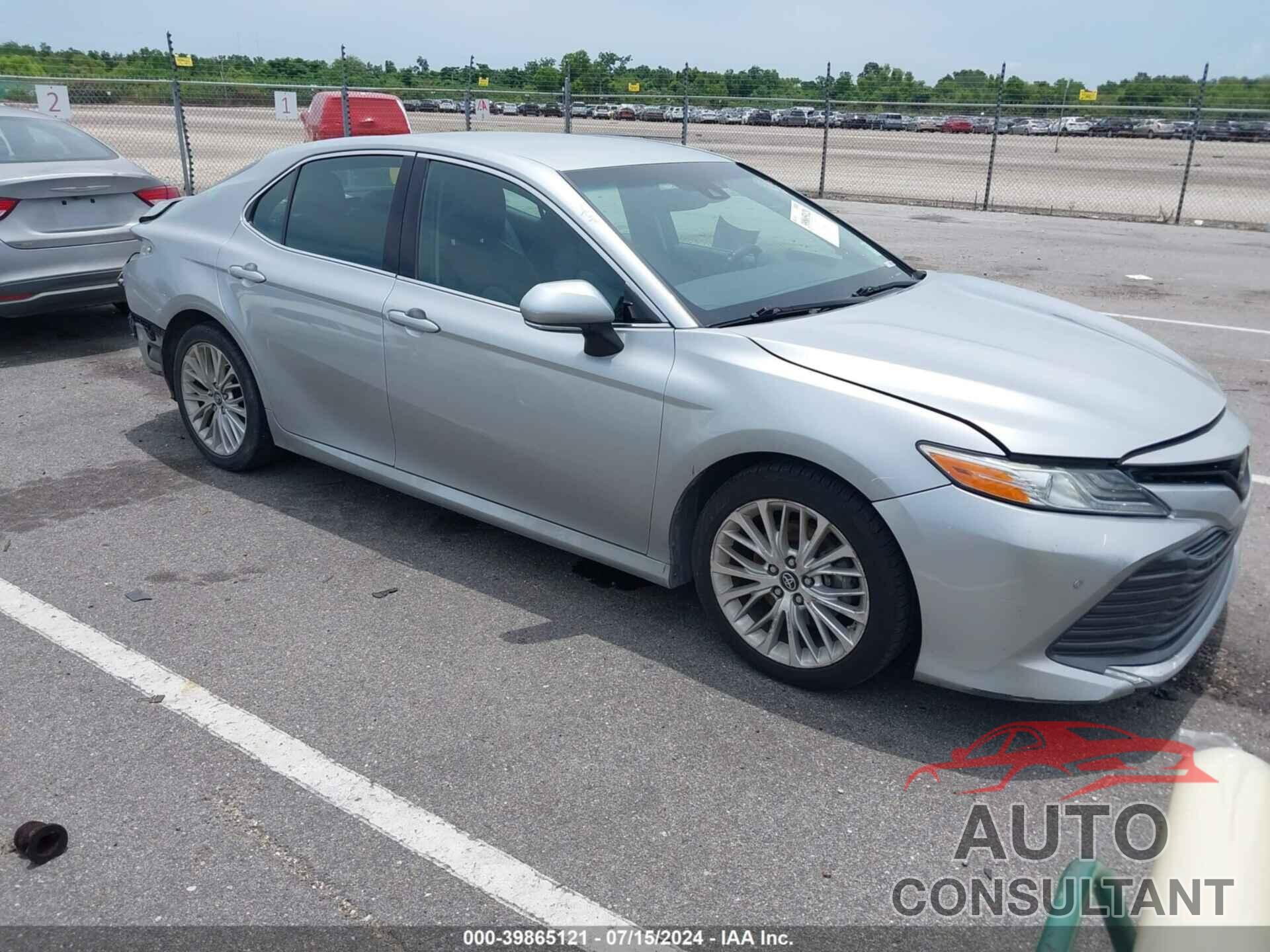 TOYOTA CAMRY 2018 - 4T1B11HK1JU513846