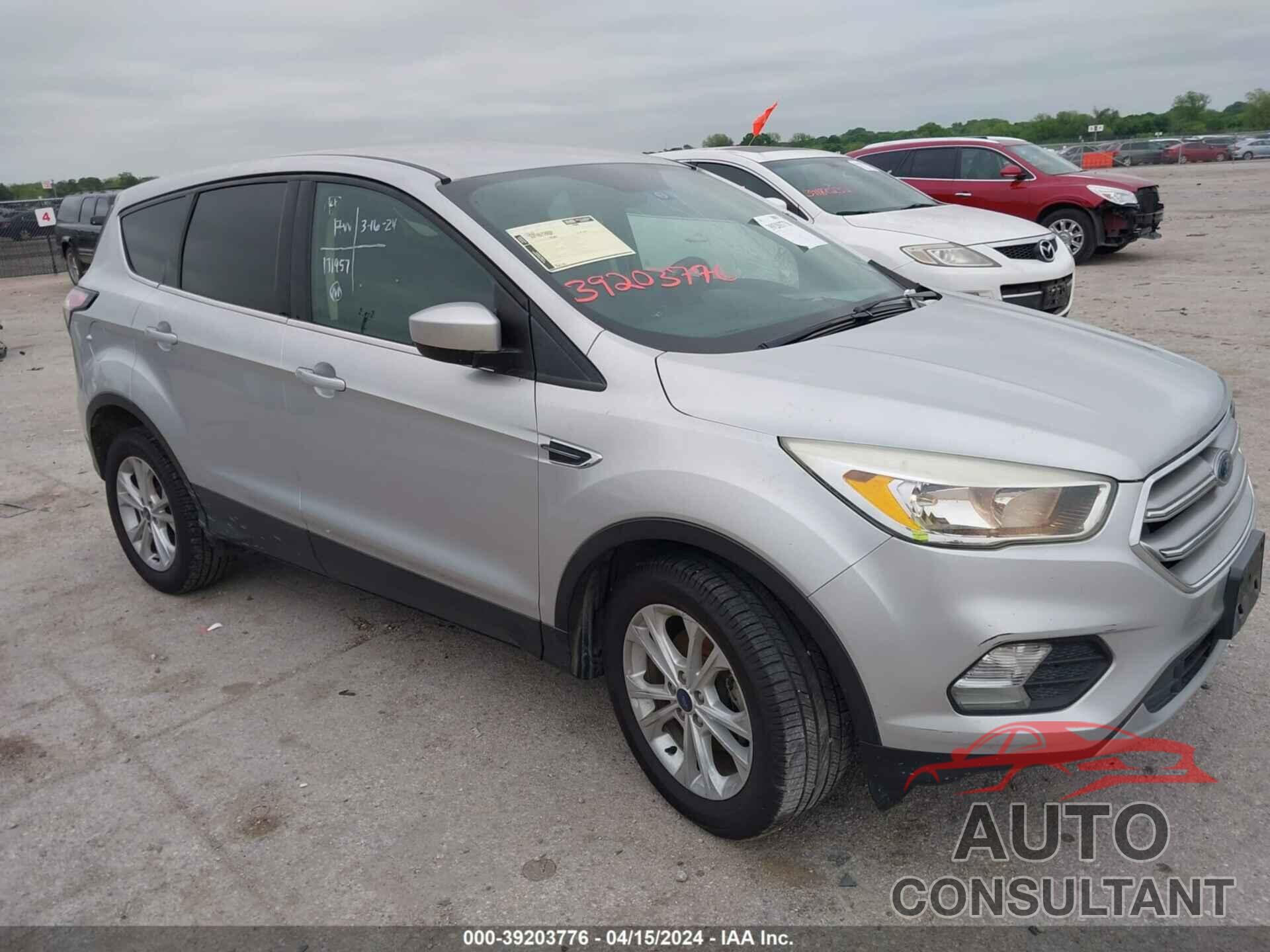 FORD ESCAPE 2017 - 1FMCU0GD3HUC87103