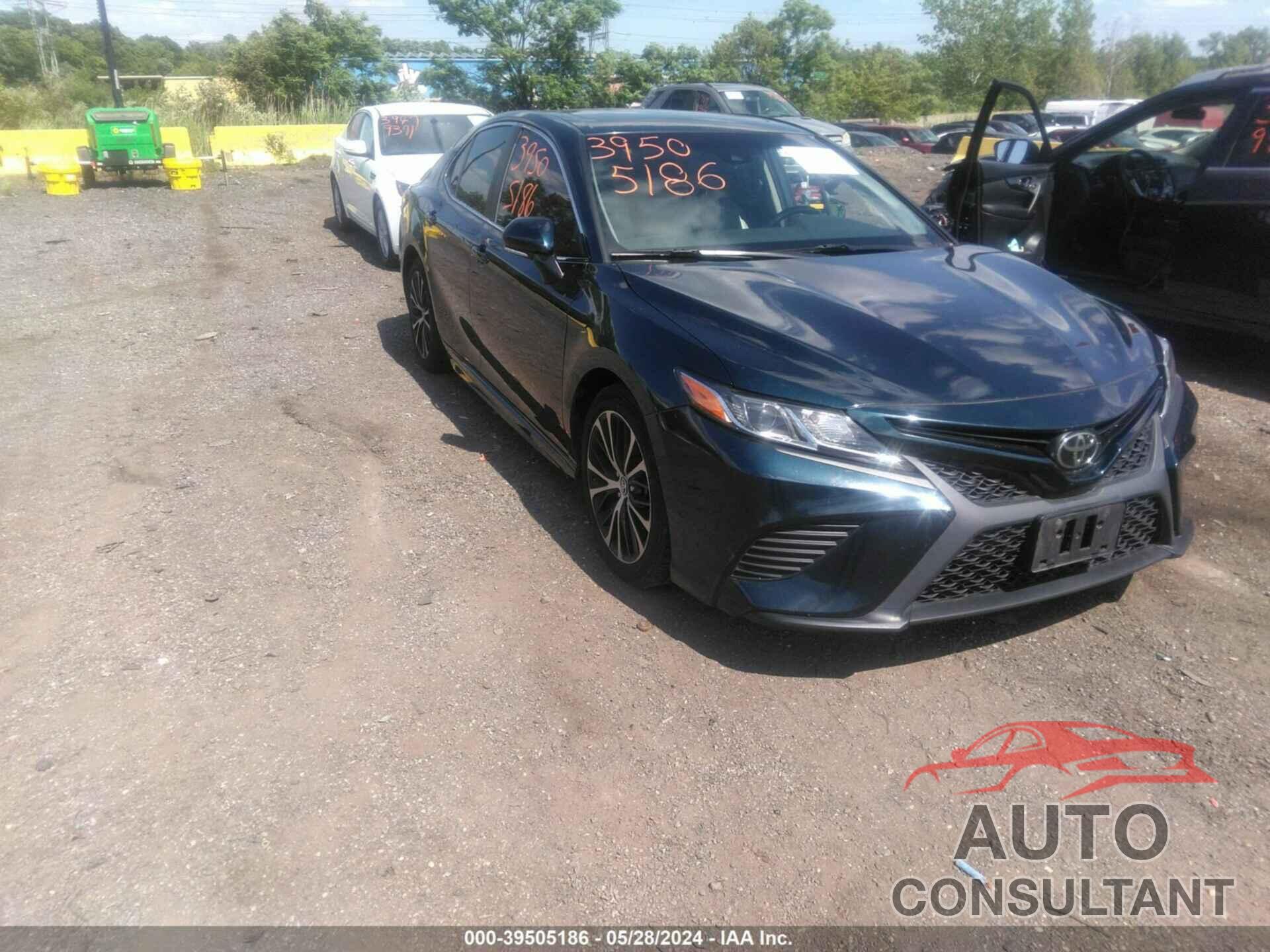 TOYOTA CAMRY 2018 - 4T1B11HKXJU672283