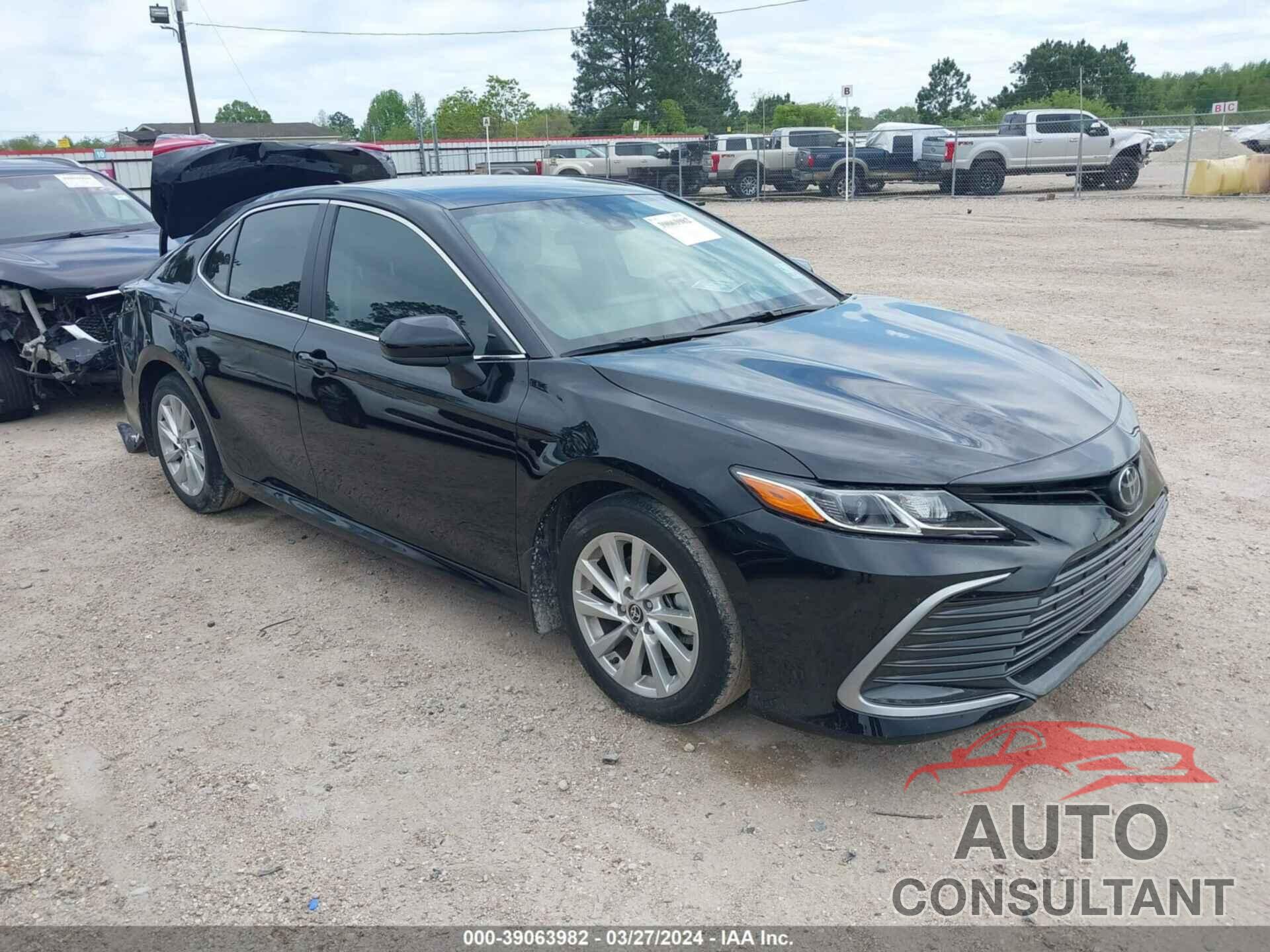 TOYOTA CAMRY 2022 - 4T1C11AK4NU640613