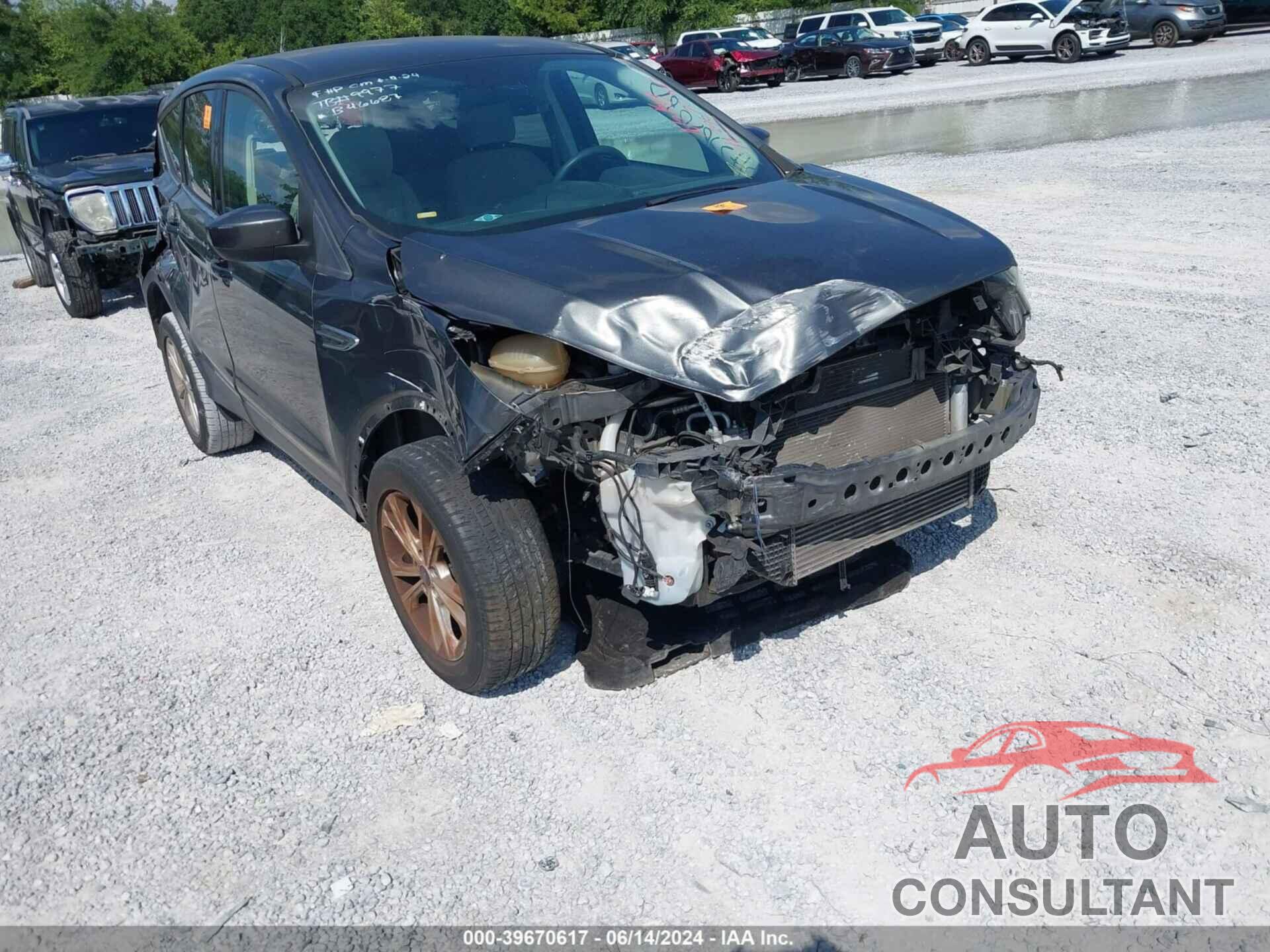 FORD ESCAPE 2017 - 1FMCU0G93HUB46687