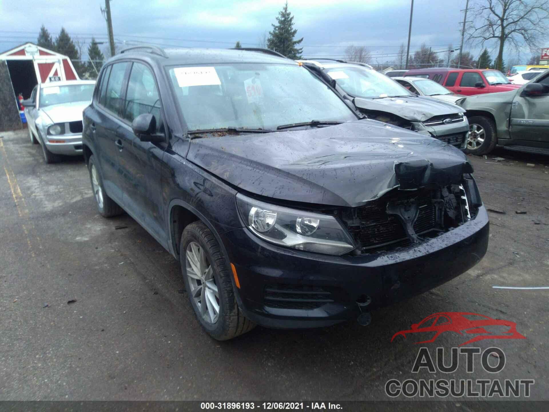 VOLKSWAGEN TIGUAN LIMITED 2018 - WVGBV7AX0JK001147