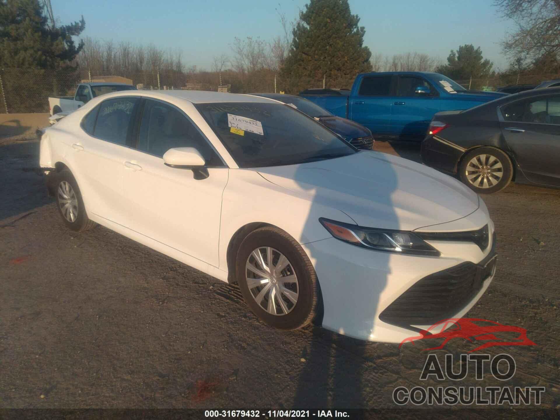 TOYOTA CAMRY 2018 - 4T1B11HK1JU556549