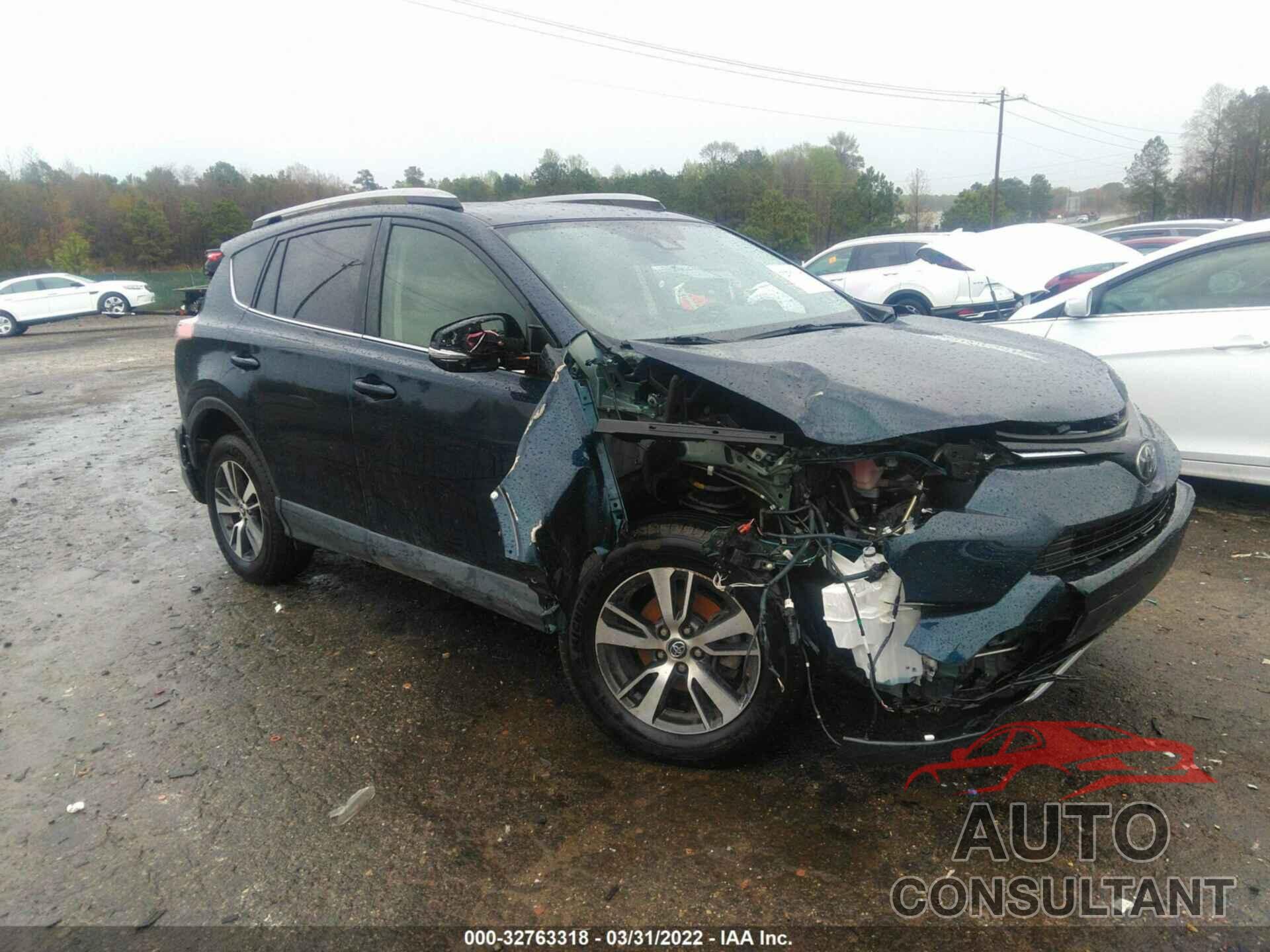 TOYOTA RAV4 2017 - JTMWFREV9HJ113369