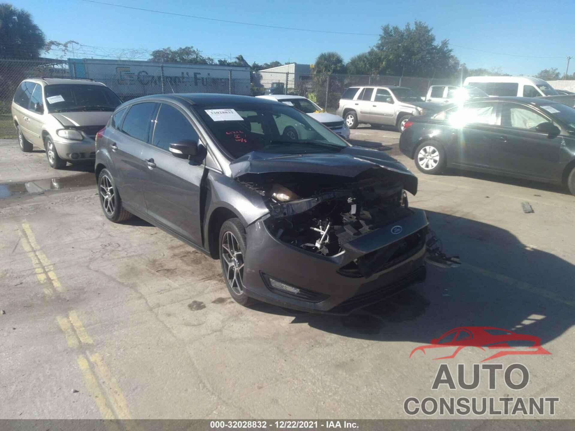 FORD FOCUS 2018 - 1FADP3M2XJL201758