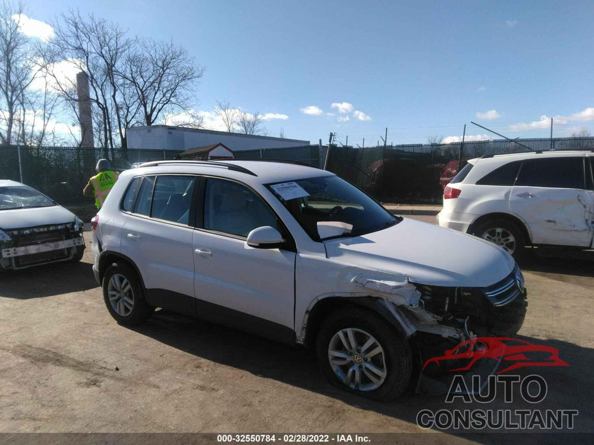 VOLKSWAGEN TIGUAN 2017 - WVGBV7AX1HK004021