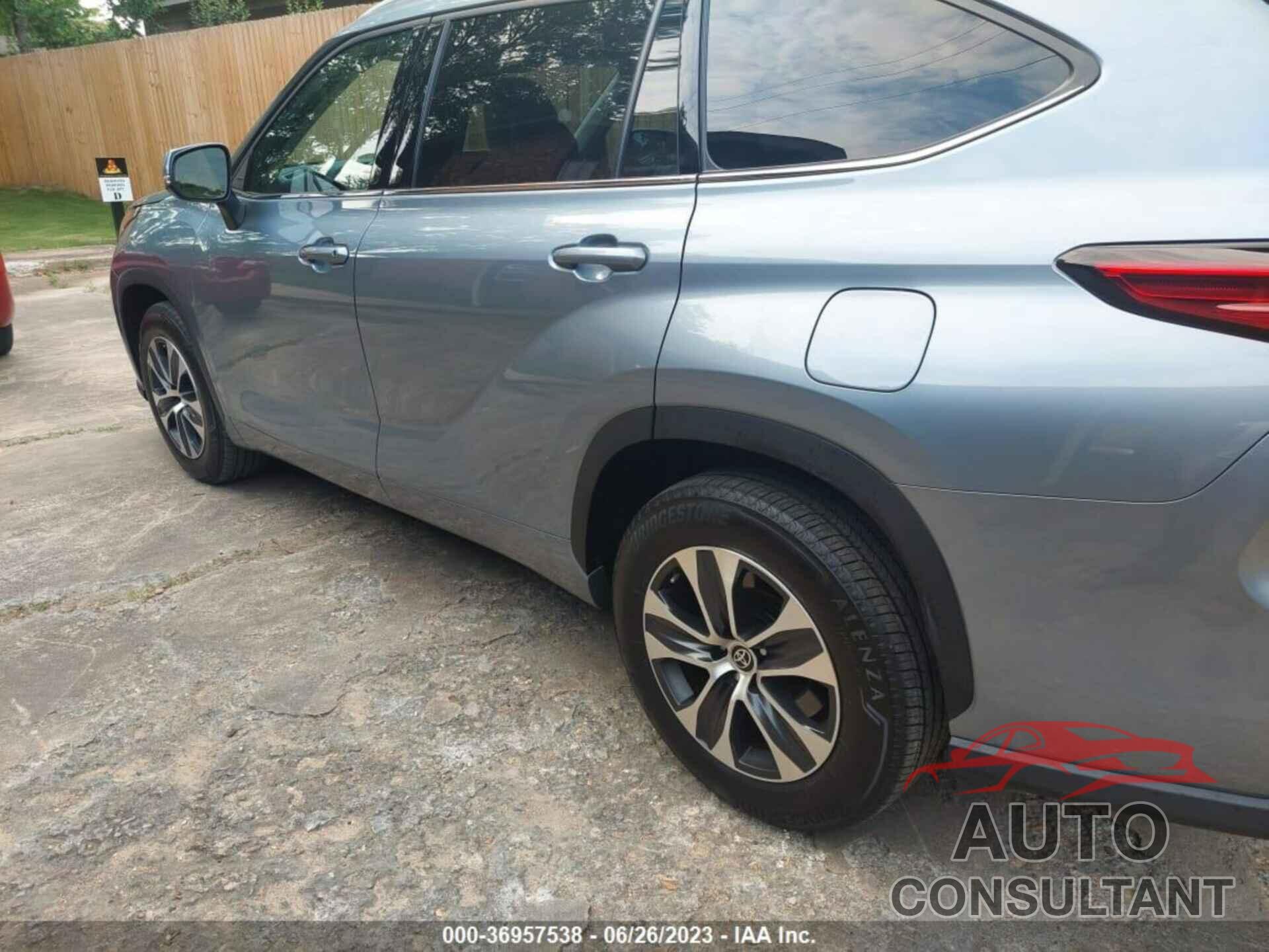 TOYOTA HIGHLANDER 2022 - 5TDGZRAH5NS103397