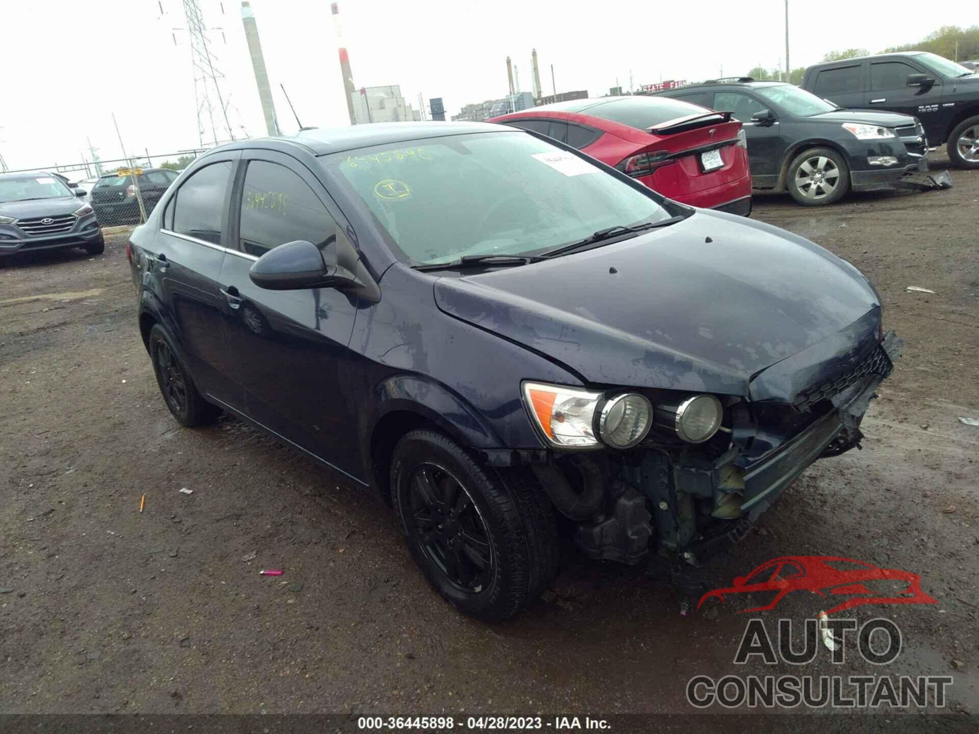 CHEVROLET SONIC 2015 - 1G1JC5SH8F4151772