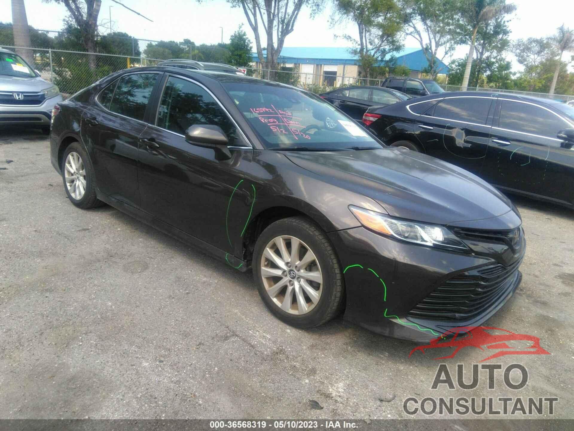 TOYOTA CAMRY 2018 - 4T1B11HK0JU562469