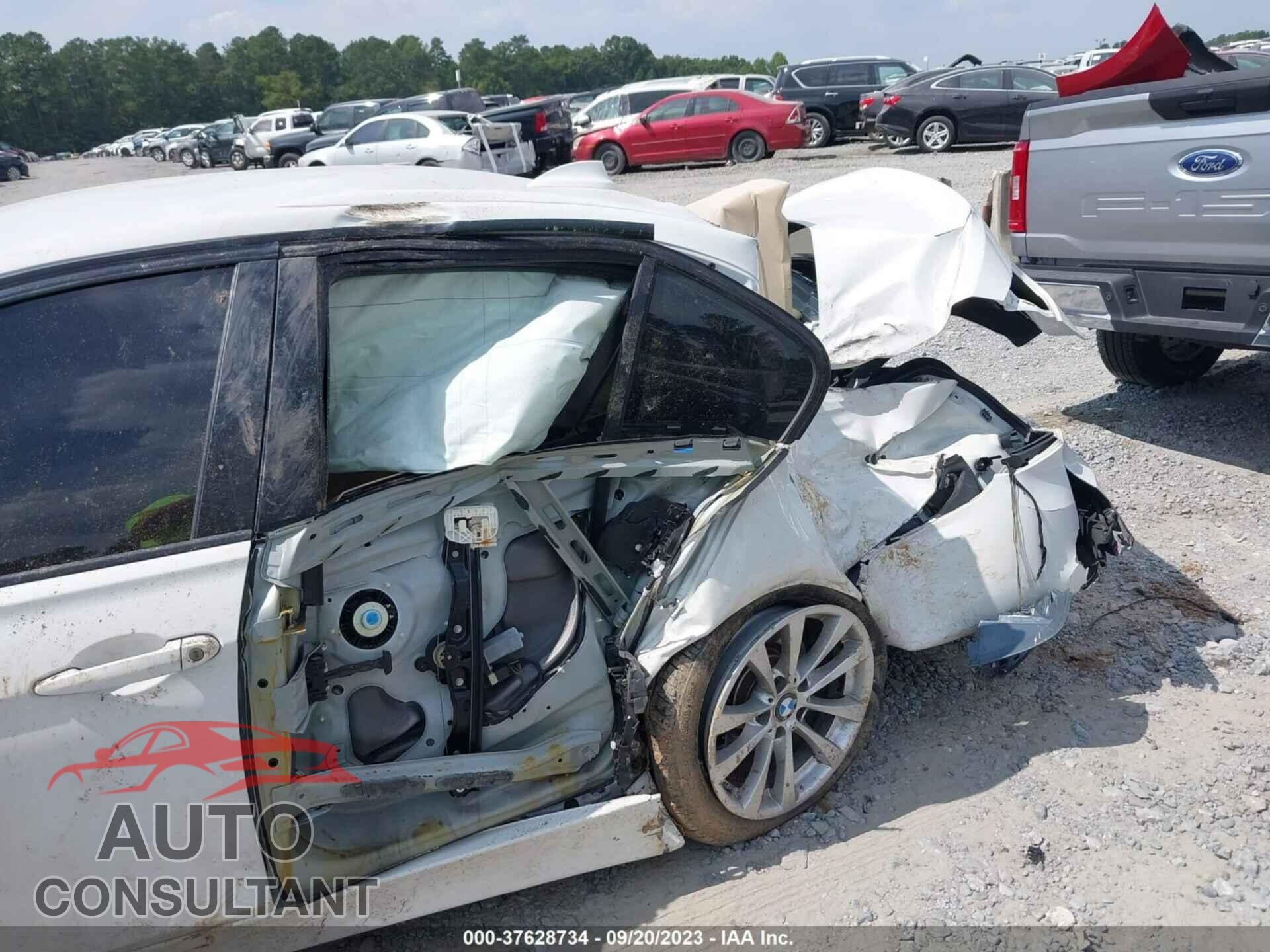BMW 320I 2016 - WBA8E1G55GNU11240