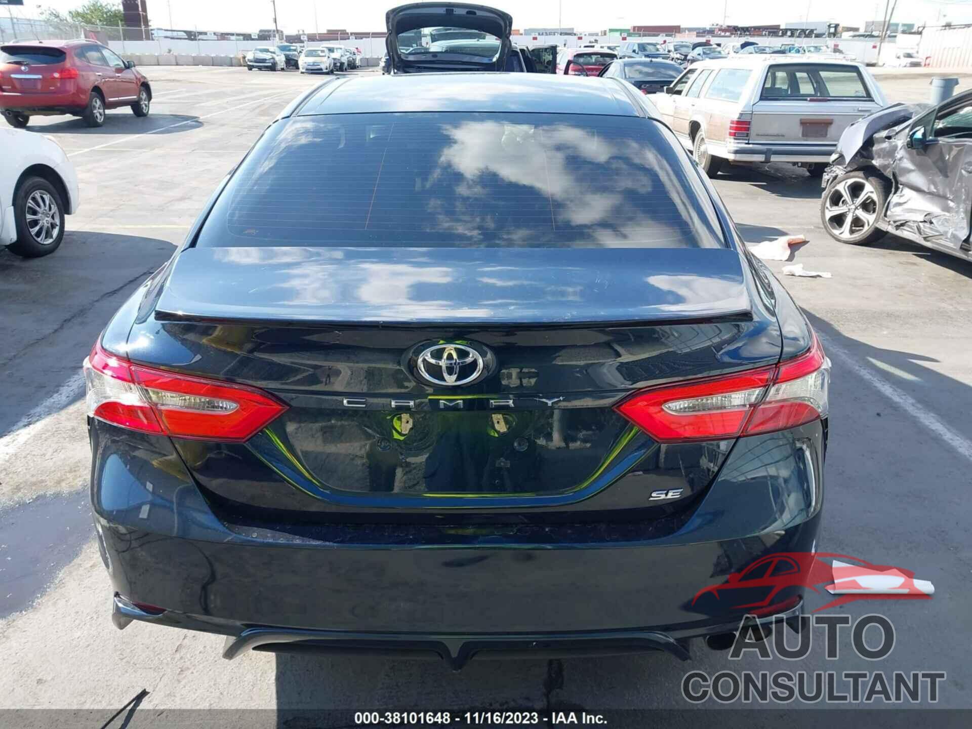 TOYOTA CAMRY 2018 - 4T1B11HK4JU554908