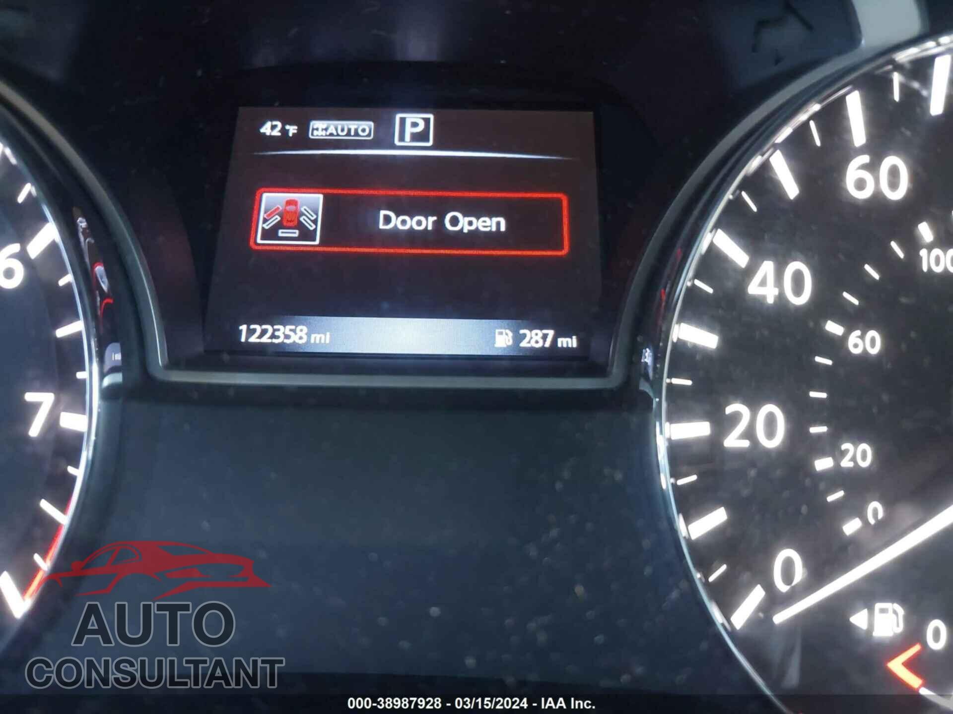 NISSAN PATHFINDER 2017 - 5N1DR2MM7HC647517