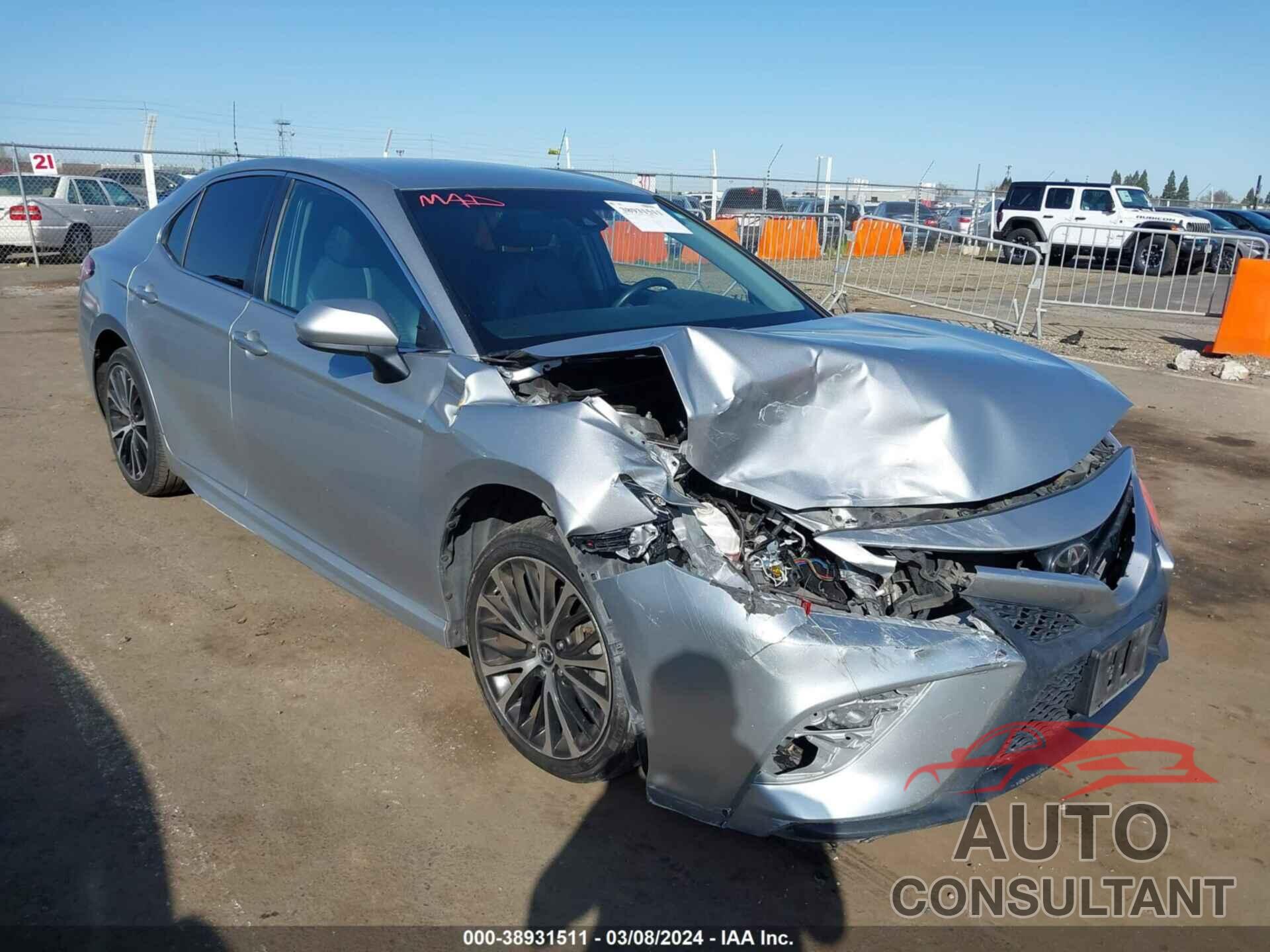TOYOTA CAMRY 2018 - 4T1B11HK8JU621137