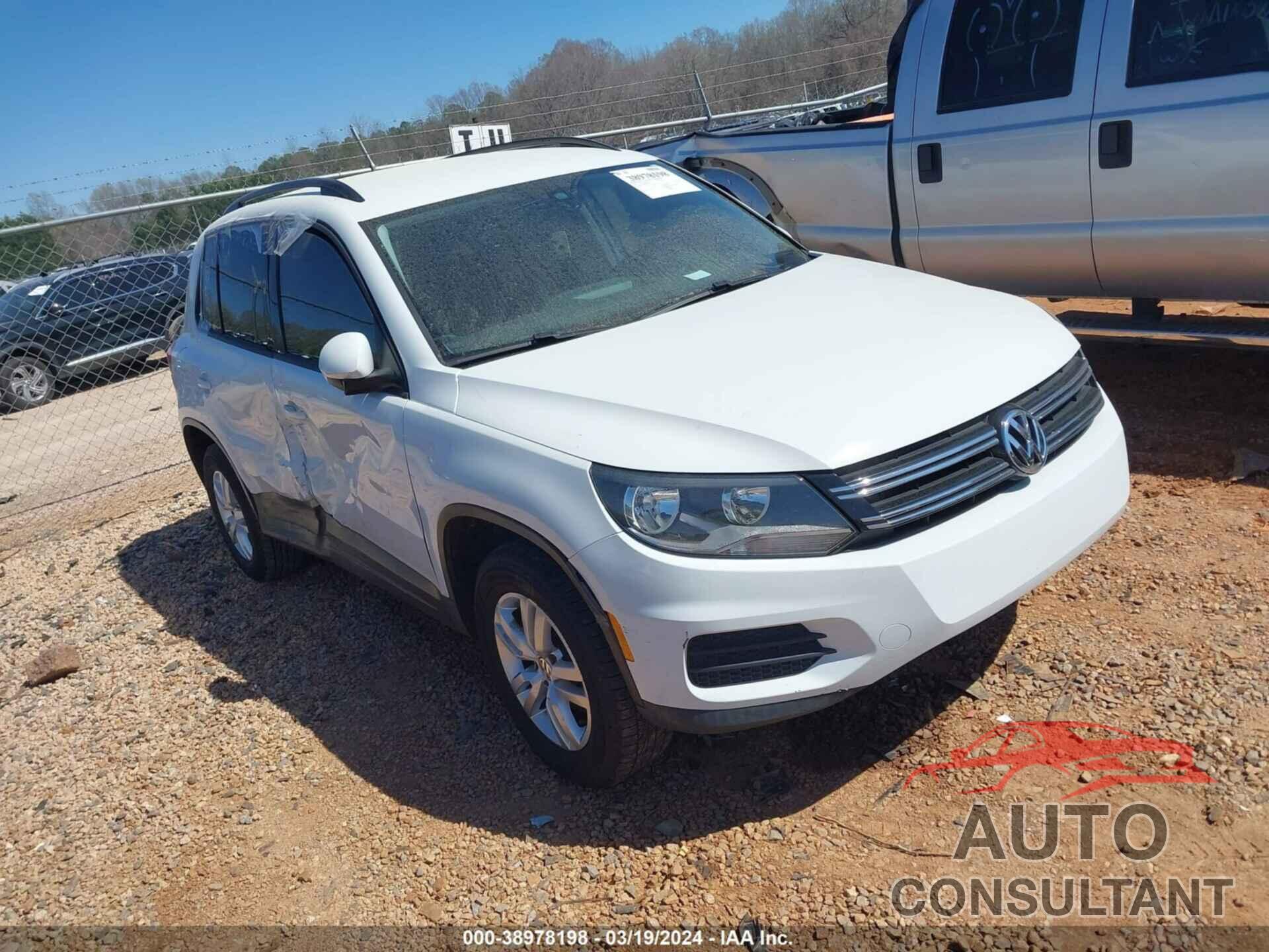 VOLKSWAGEN TIGUAN 2017 - WVGAV7AX2HW503172