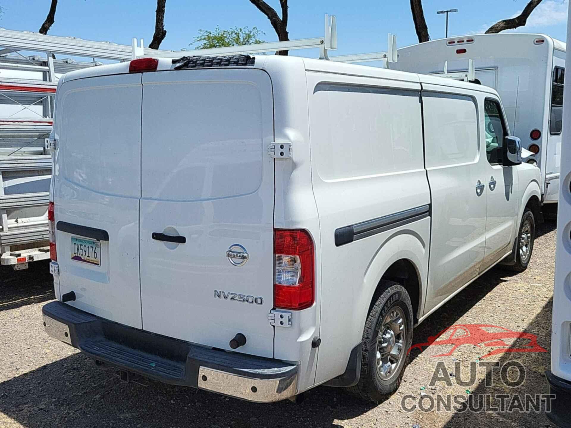 NISSAN NV 2017 - 1N6AF0KY0HN804901