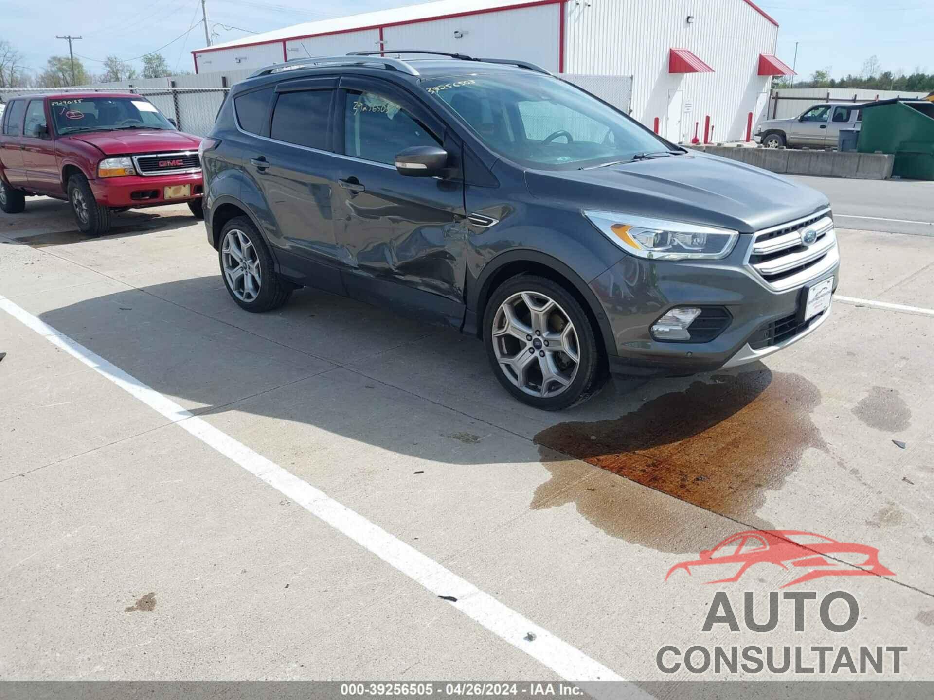 FORD ESCAPE 2017 - 1FMCU0J97HUD17661