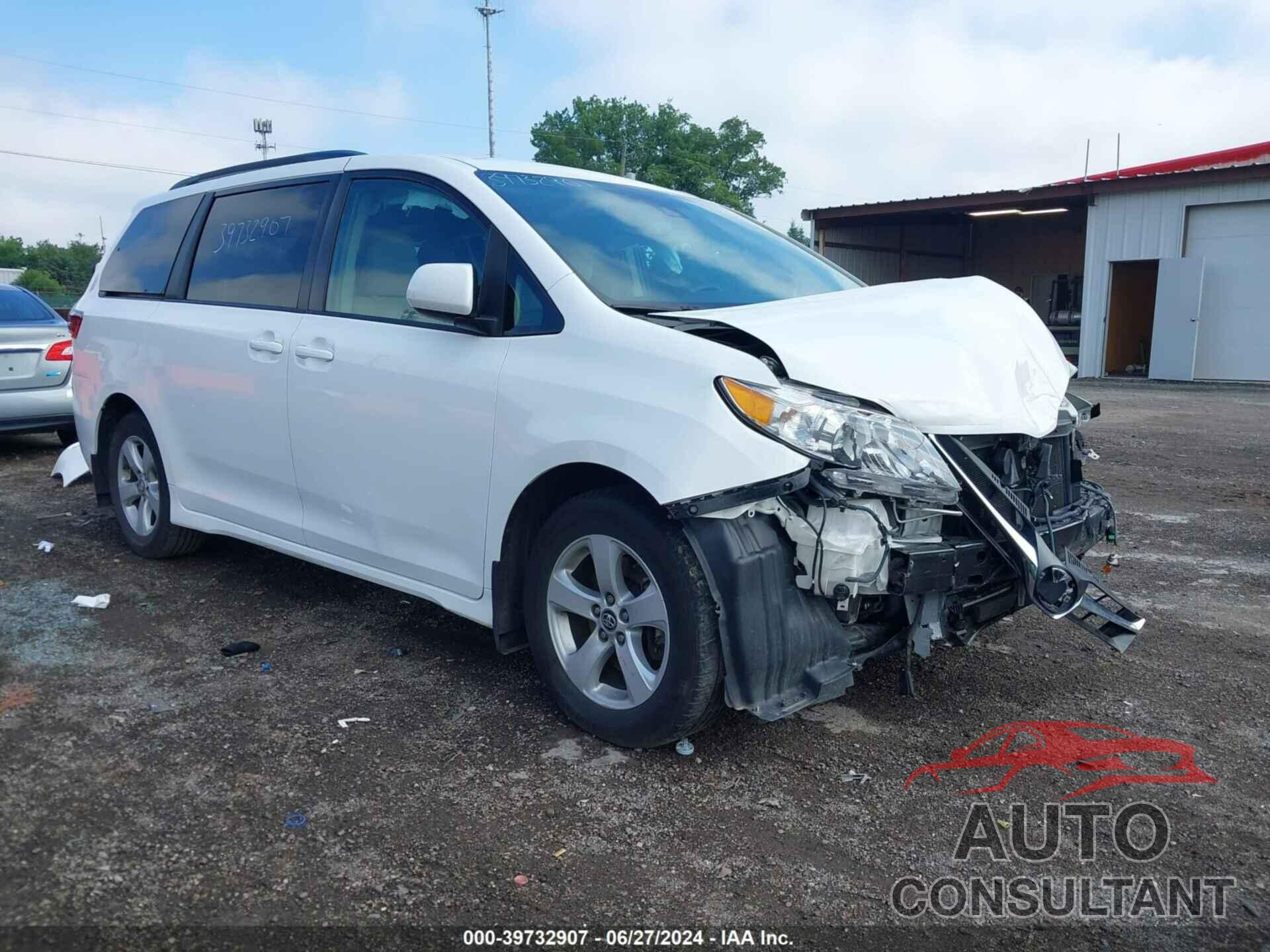 TOYOTA SIENNA 2018 - 5TDKZ3DC8JS956362