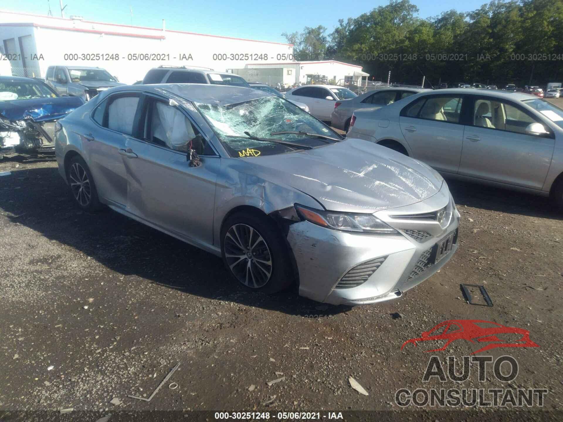 TOYOTA CAMRY 2018 - 4T1B11HK4JU039441
