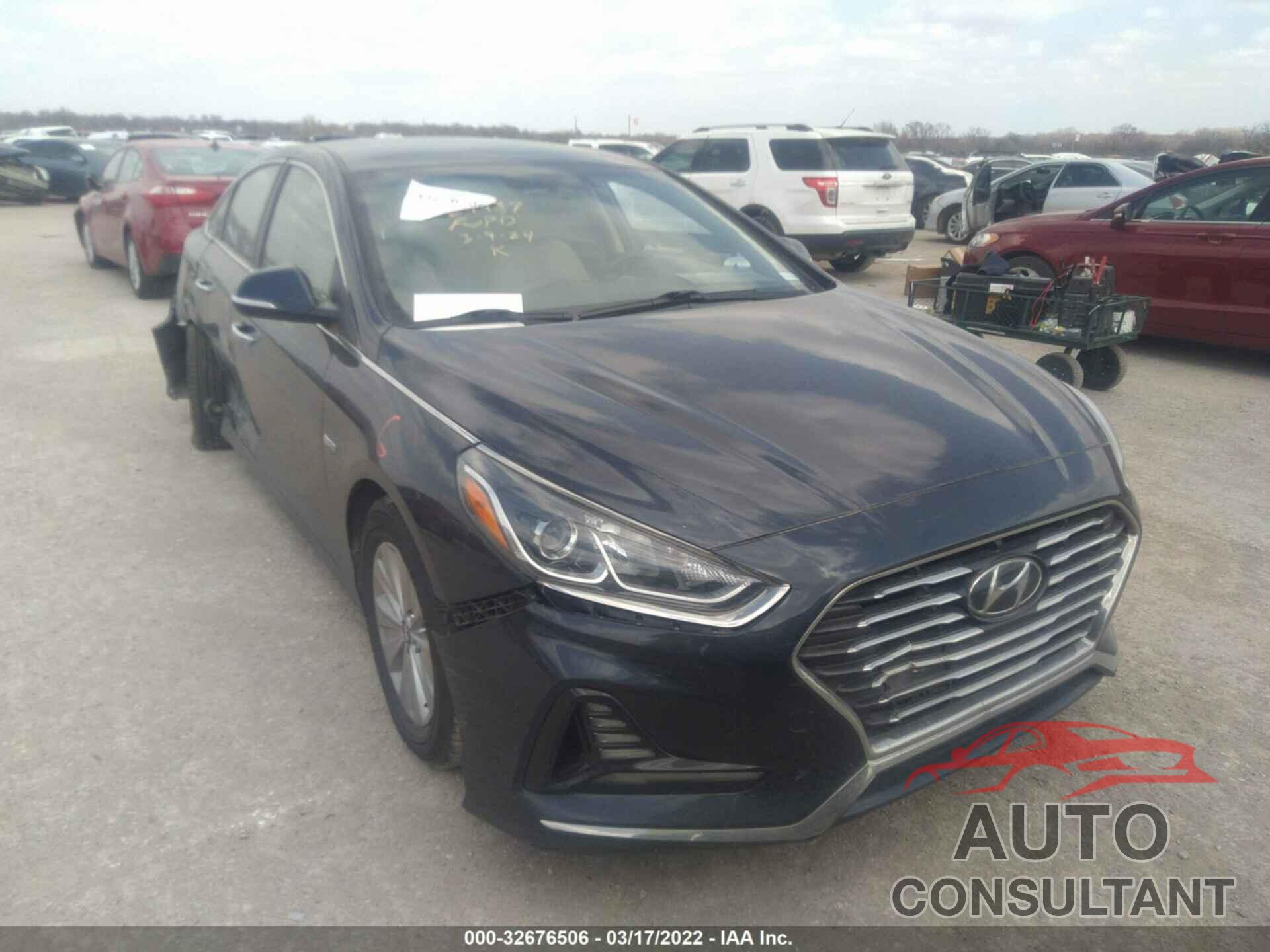 HYUNDAI SONATA HYBRID 2018 - KMHE24L36JA080151