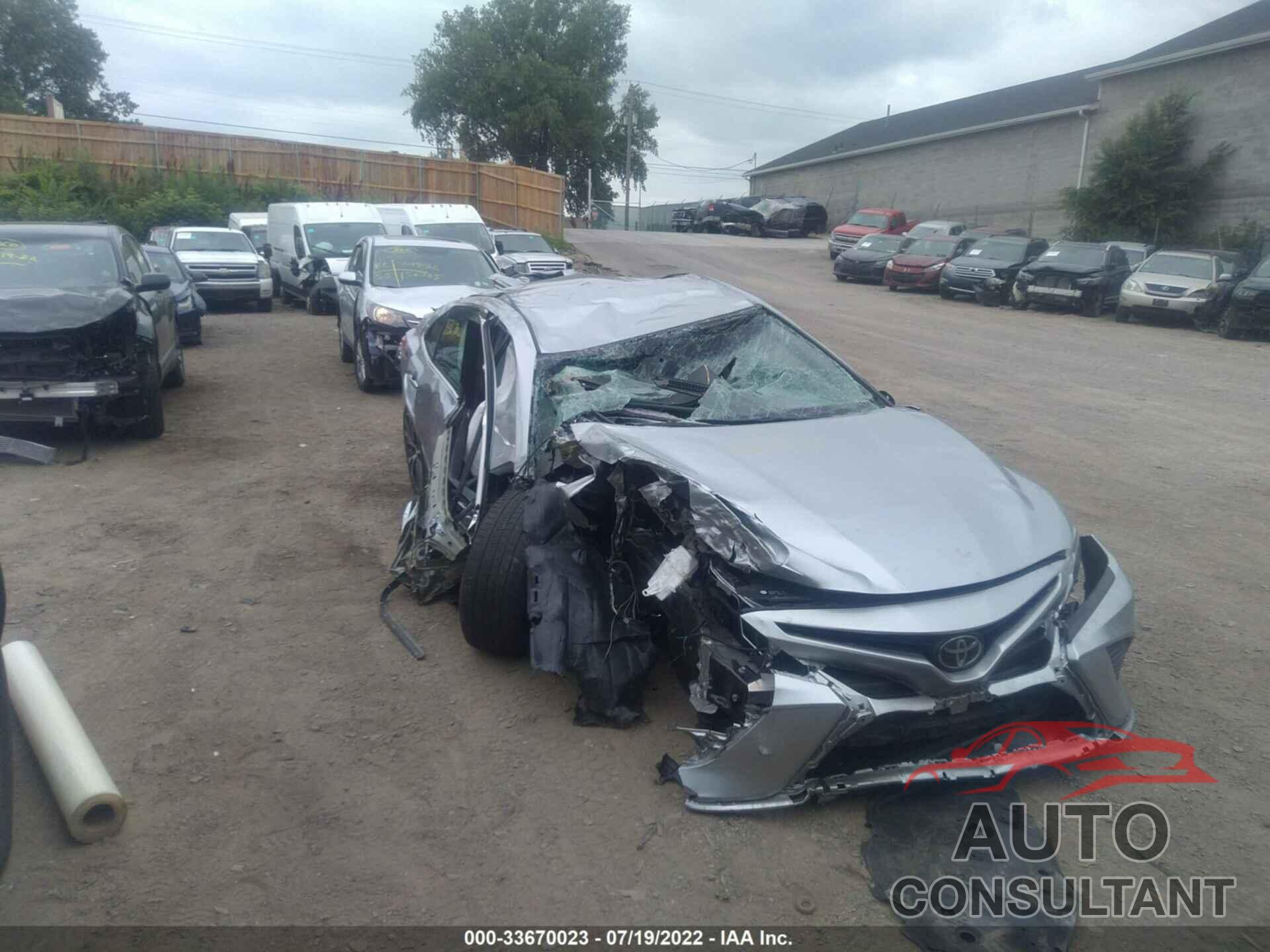TOYOTA CAMRY 2018 - 4T1B11HK6JU146068